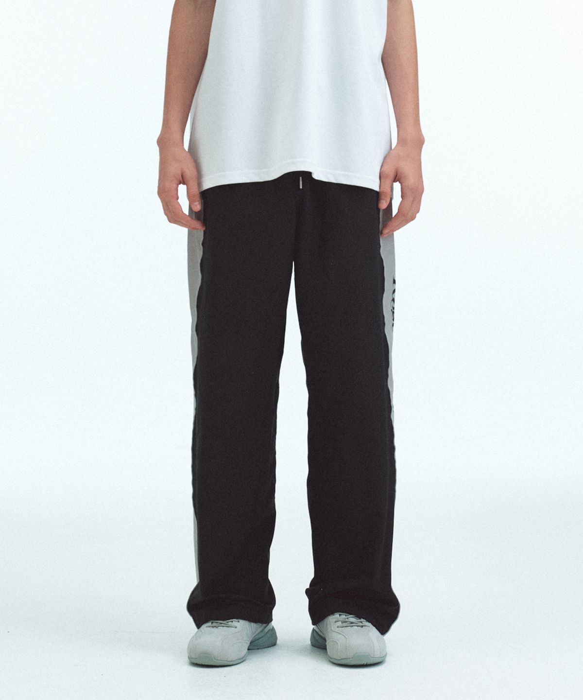 레스트앤레크레이션(REST&RECREATION) NYLON TRACK PANTS - BLACK