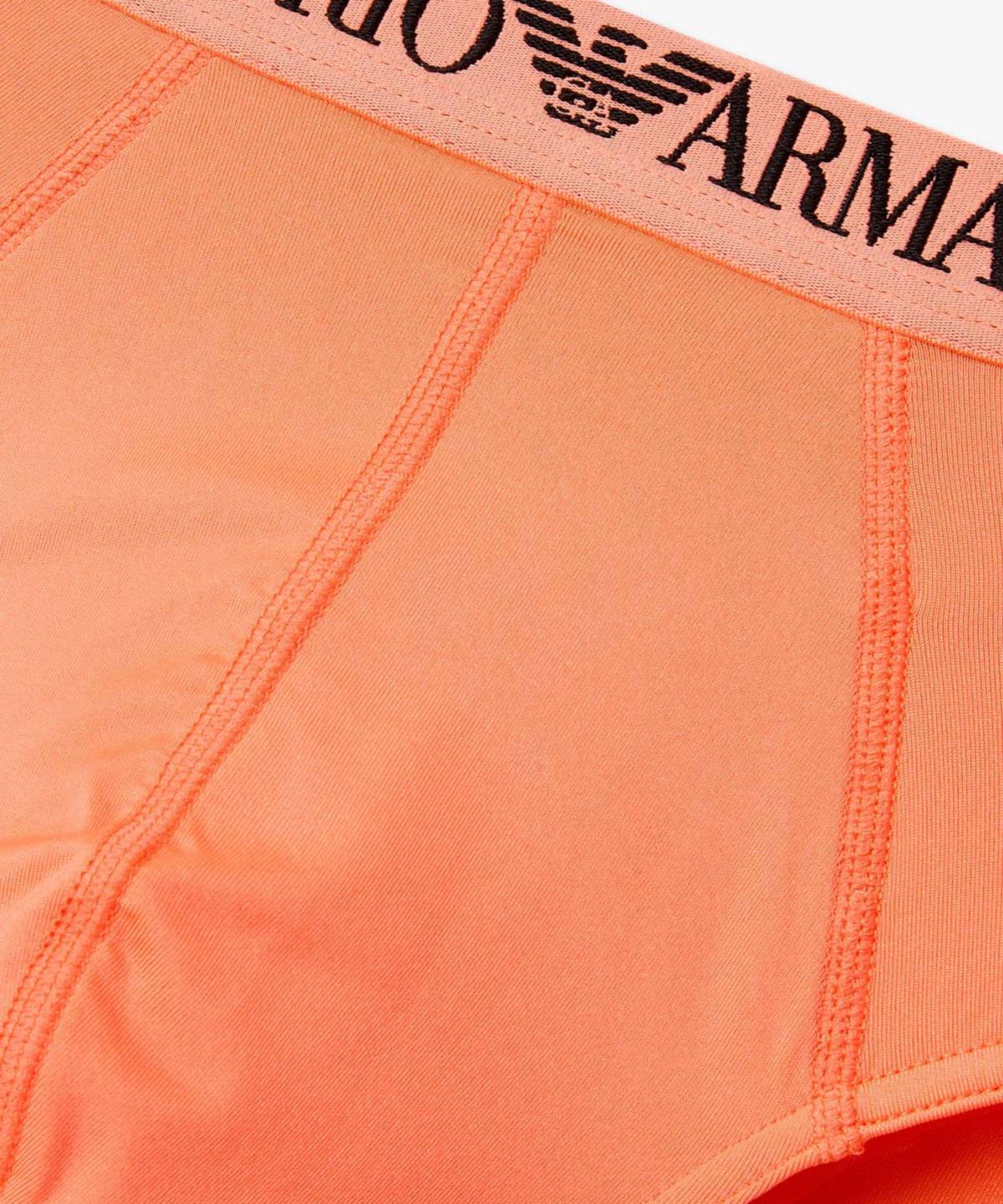 엠포리오 아르마니 언더웨어(EMPORIO ARMANI UNDERWEAR) 남성 글로시 센터 배색 로고 브리프_네온 오렌지 0816111001