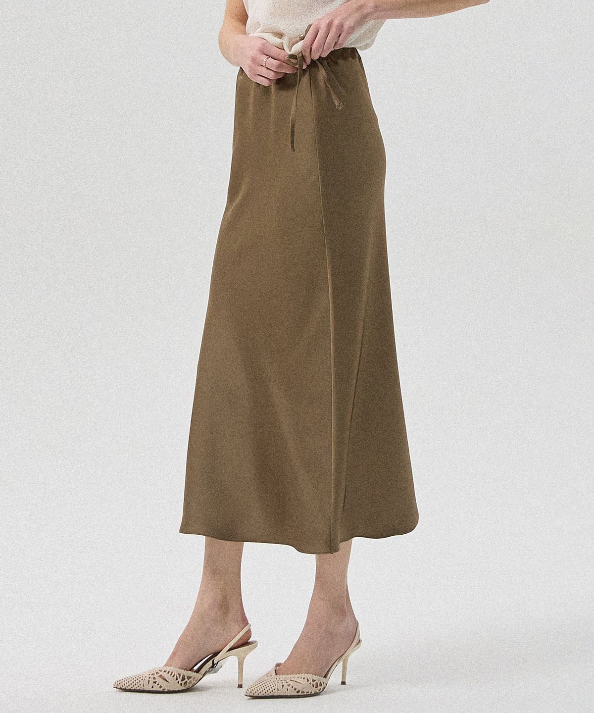 아흐레(AHRE) Liera Satin Tie Long Skirt_BROWN