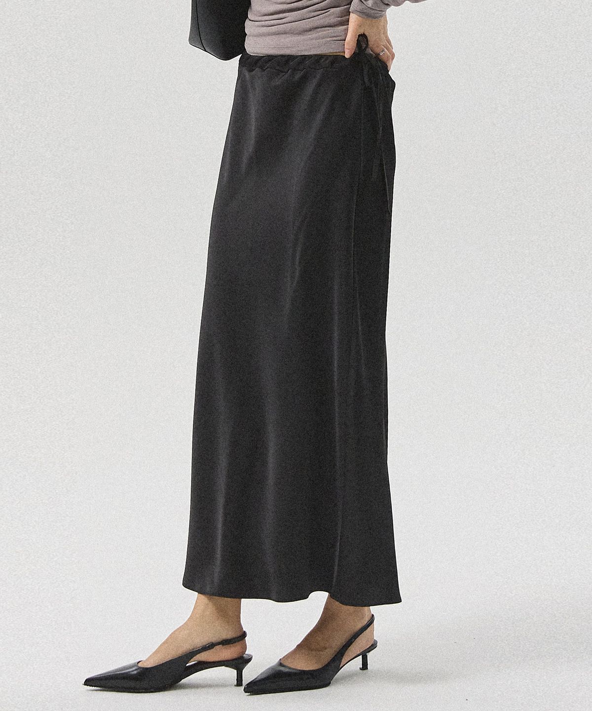 아흐레(AHRE) Liera Satin Tie Long Skirt_BLACK