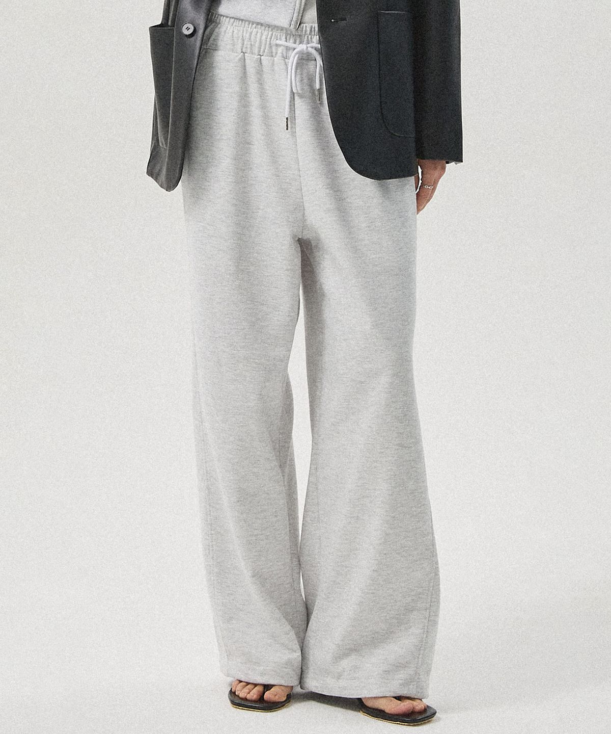 아흐레(AHRE) Aro Oversized Wide Drawstring Sweatpants_WHITE MELANGE