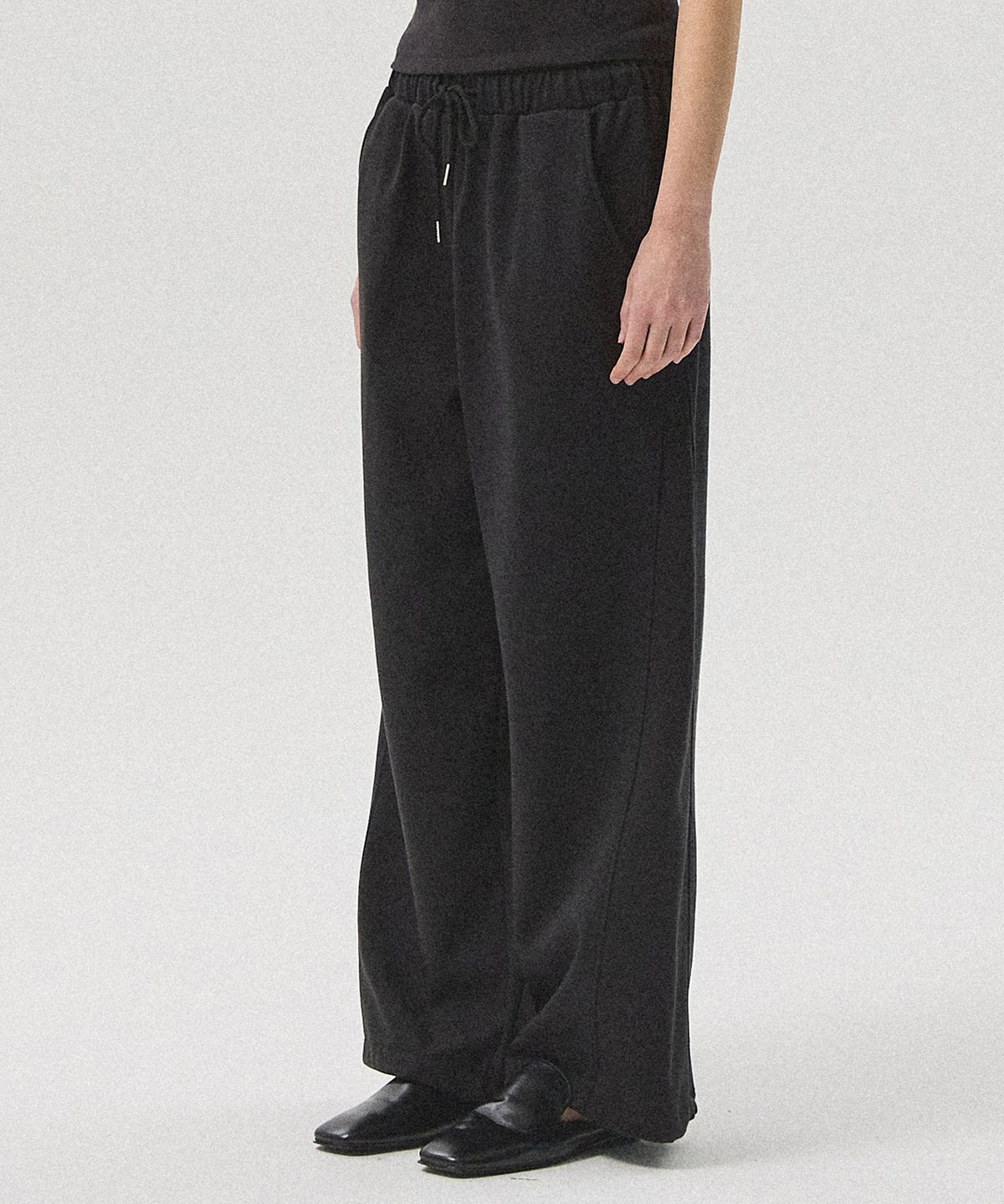 아흐레(AHRE) Aro Oversized Wide Drawstring Sweatpants_BLACK