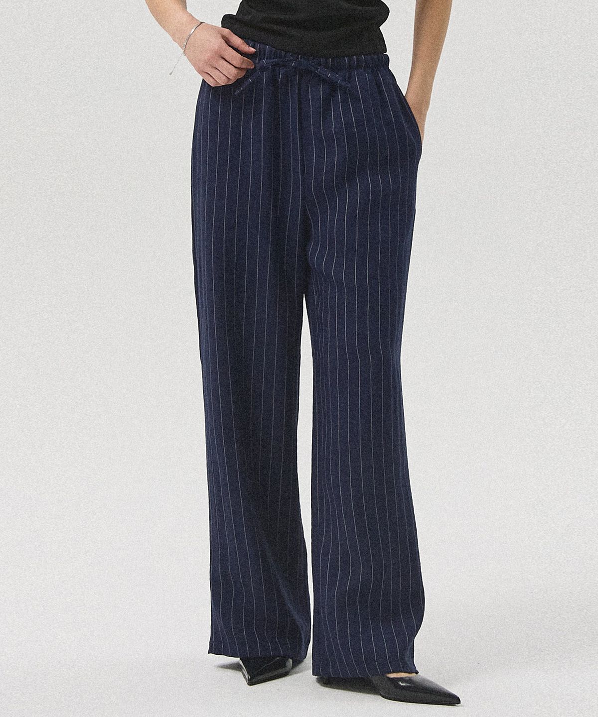 아흐레(AHRE) Sero Linen-Like Stripe Banding Wide Straight Pants_NAVY