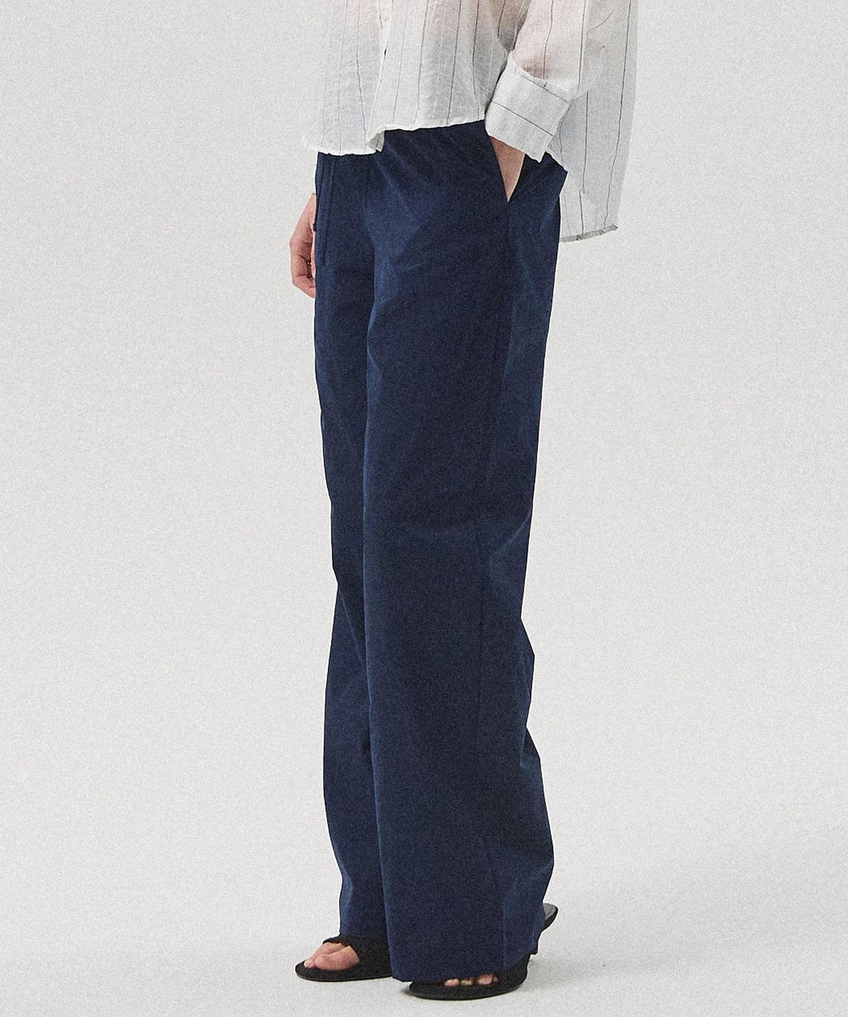 아흐레(AHRE) Ciro Cotton-Touch Banding Wide Straight Pants_NAVY