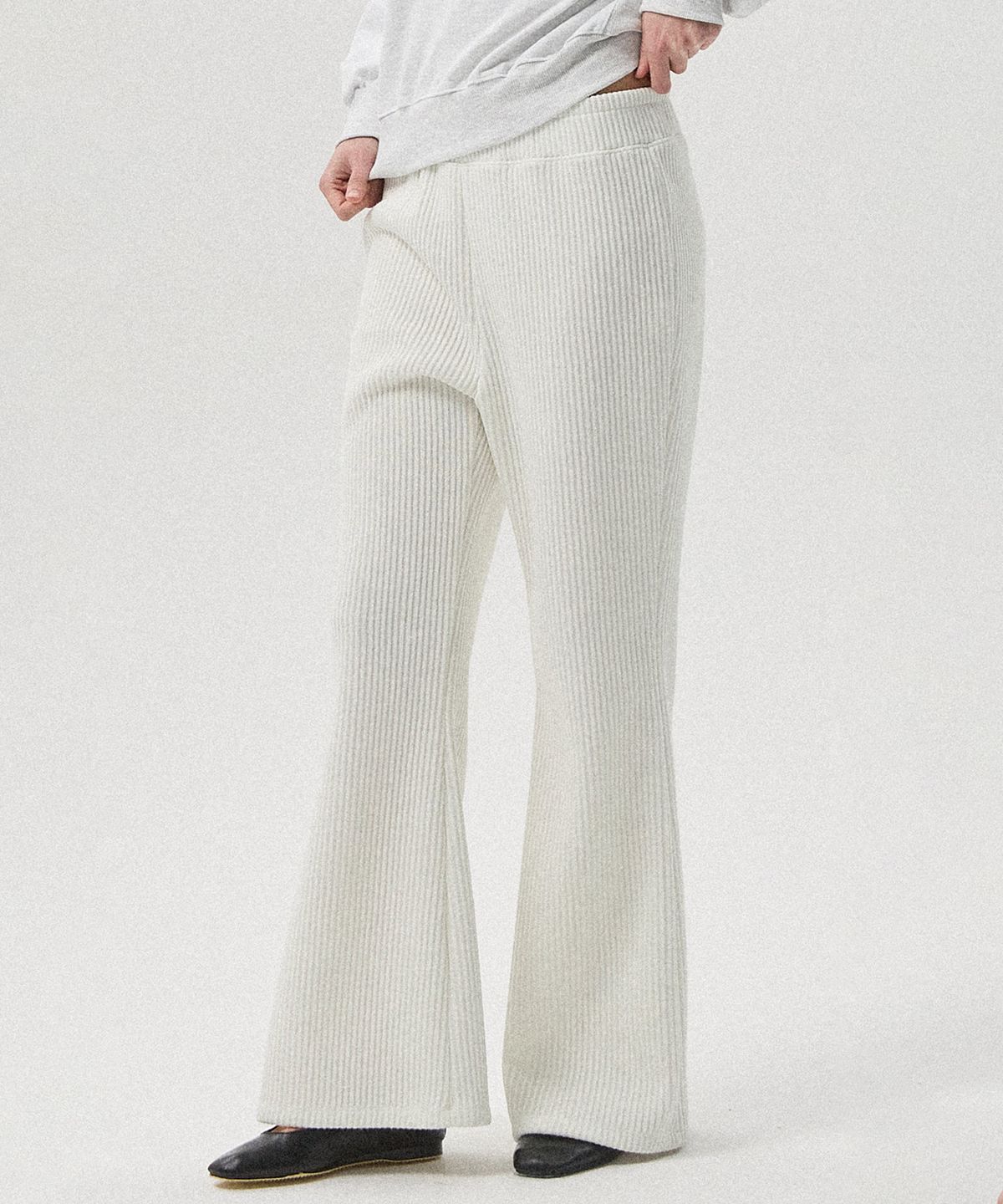 아흐레(AHRE) Lucie Semi Rib Knit Bootcut Banding Pants_WHITE