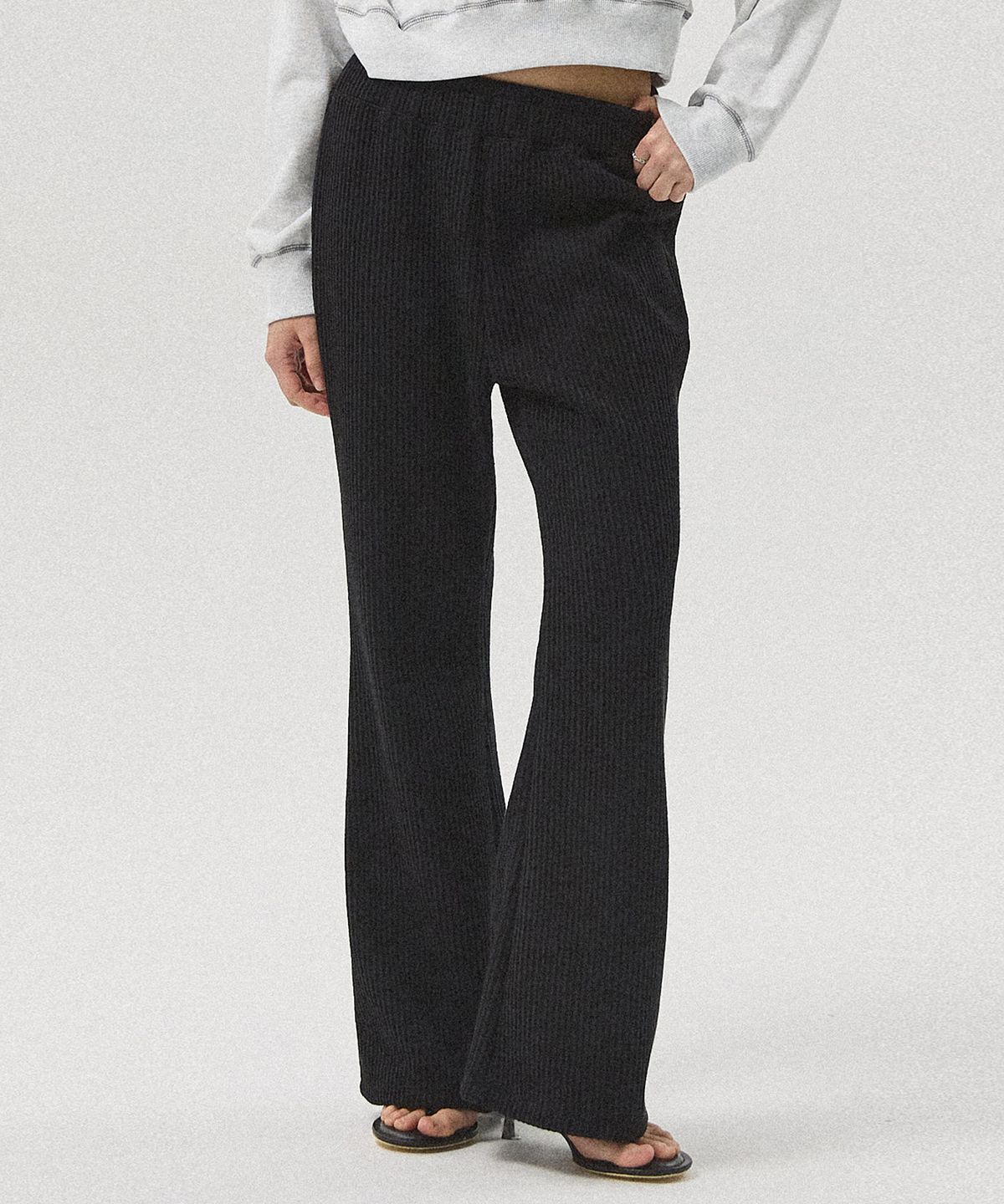 아흐레(AHRE) Lucie Semi Rib Knit Bootcut Banding Pants_BLACK