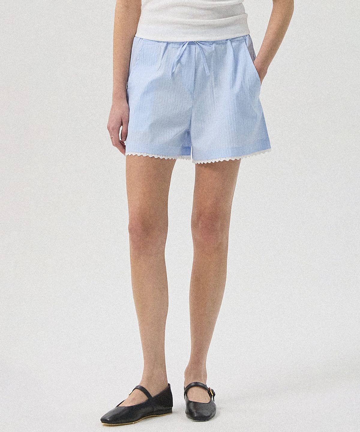 아흐레(AHRE) Vore Seersucker Stripe Lace Shorts_LIGHT BLUE