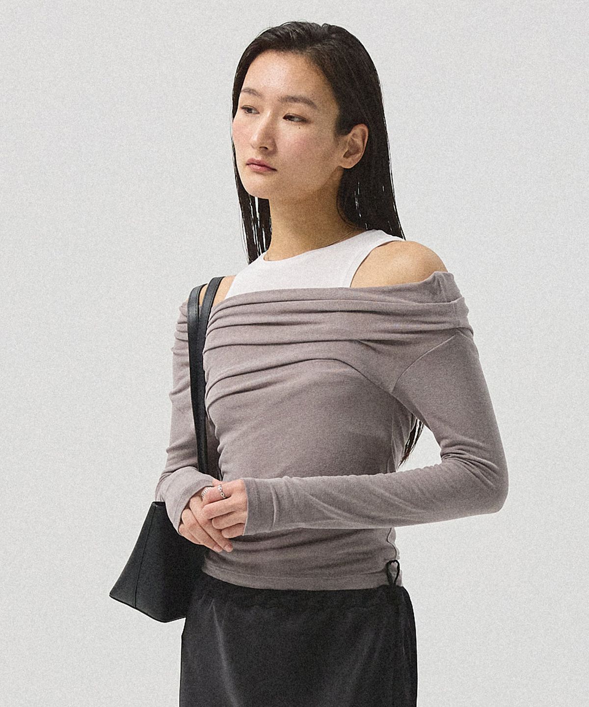 아흐레(AHRE) Nera Layered Off-Shoulder Sleeveless Tank_DARK BEIGE