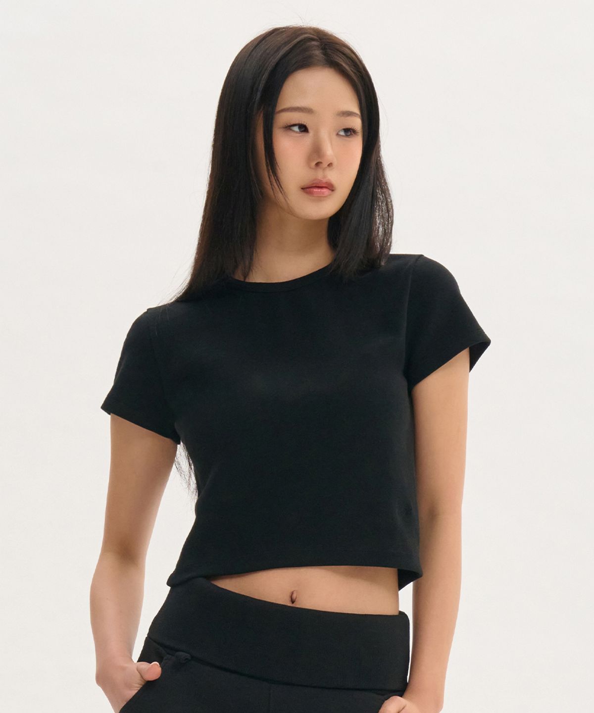 나인제트(NINEZ) 시그니처 슬림 크롭 반팔 티셔츠 (2color)