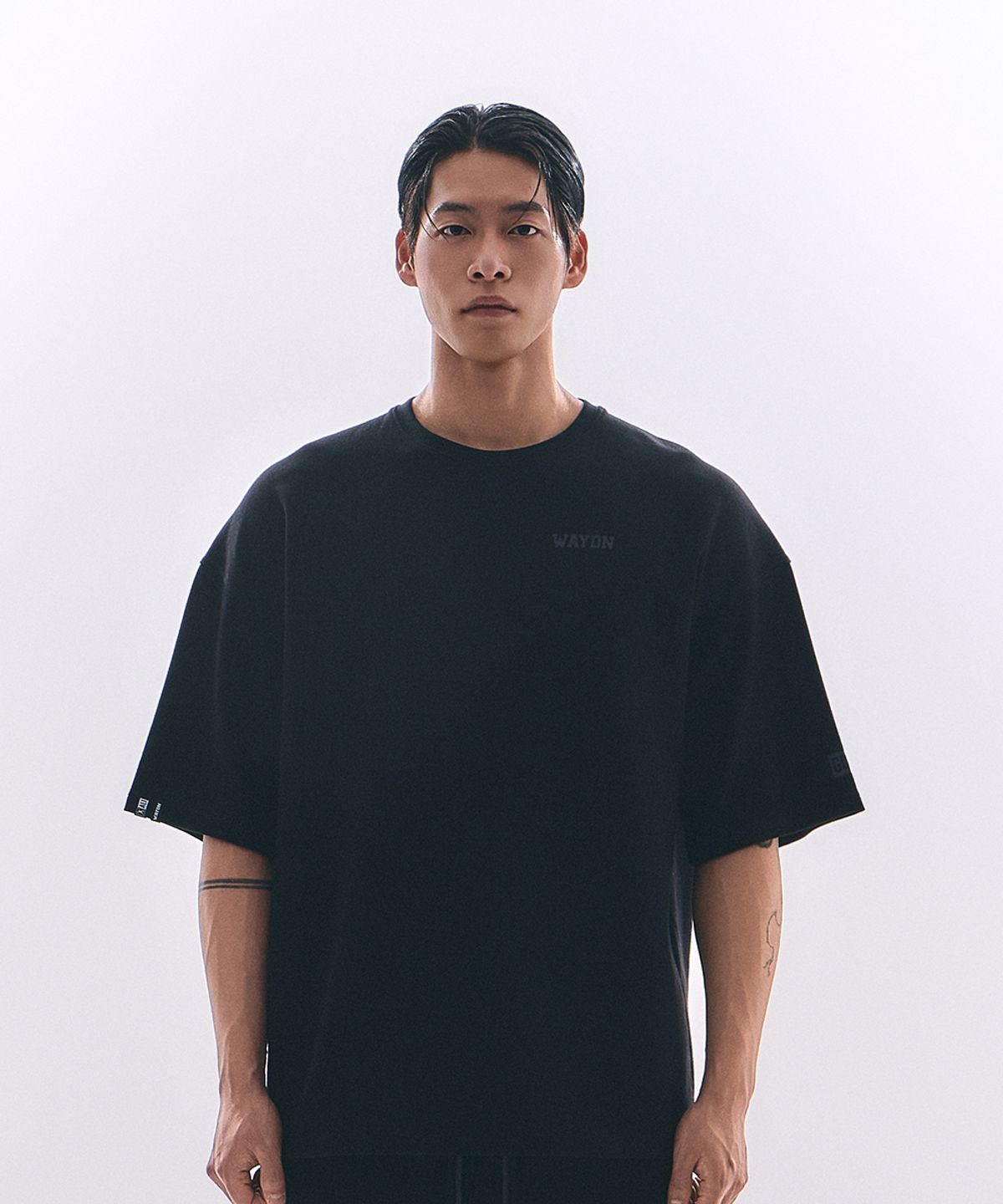 웨이든(WAYDN) [ALI] ALI 오버핏 레터링 숏슬리브 블랙