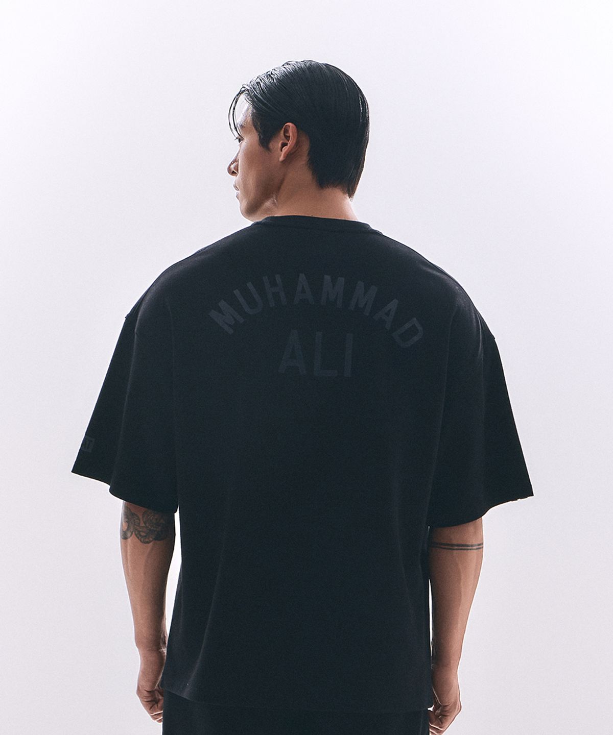웨이든(WAYDN) [ALI] ALI 오버핏 레터링 숏슬리브 블랙