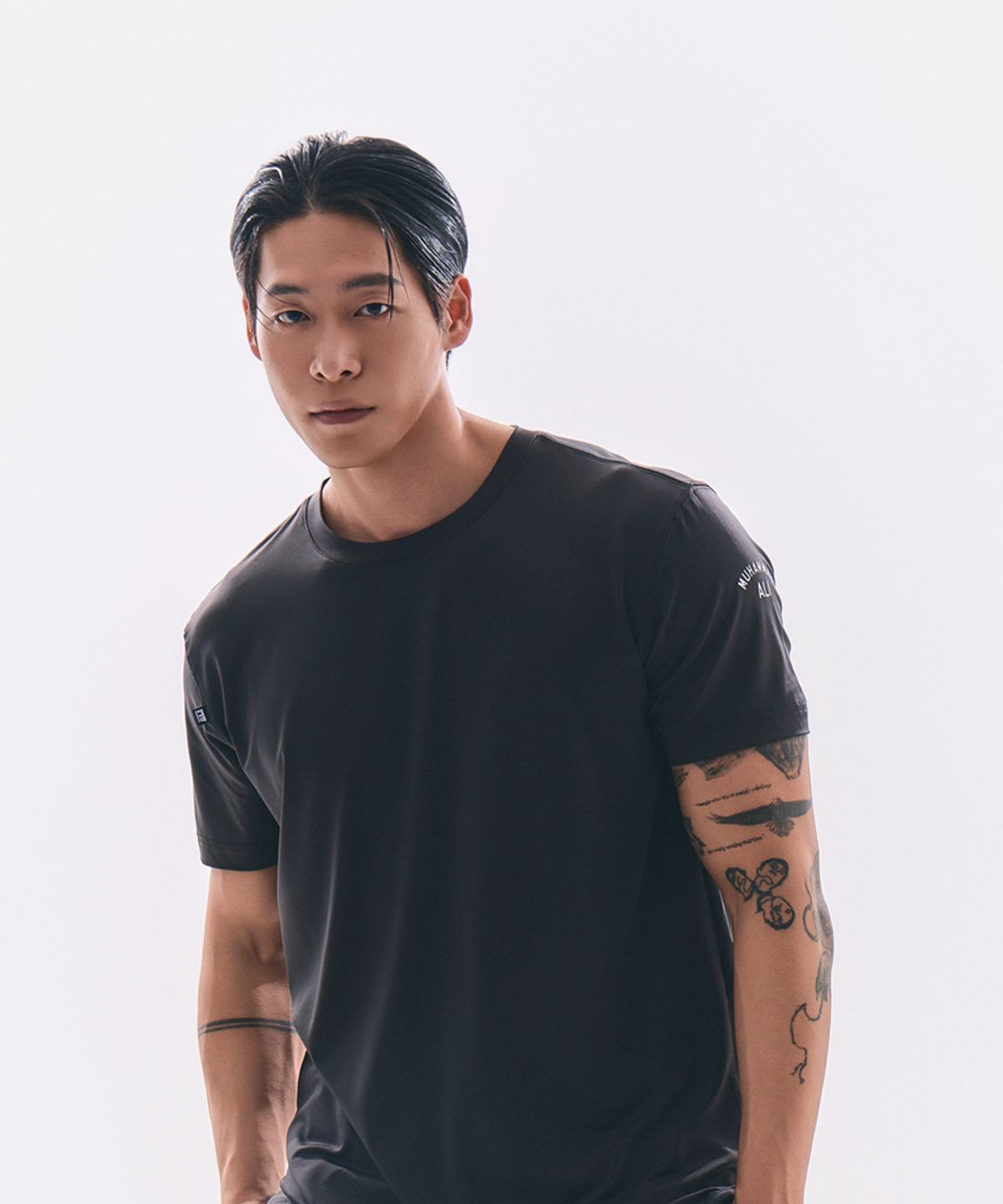 웨이든(WAYDN) [ALI] THE GREATEST 라운드 숏 슬리브 차콜