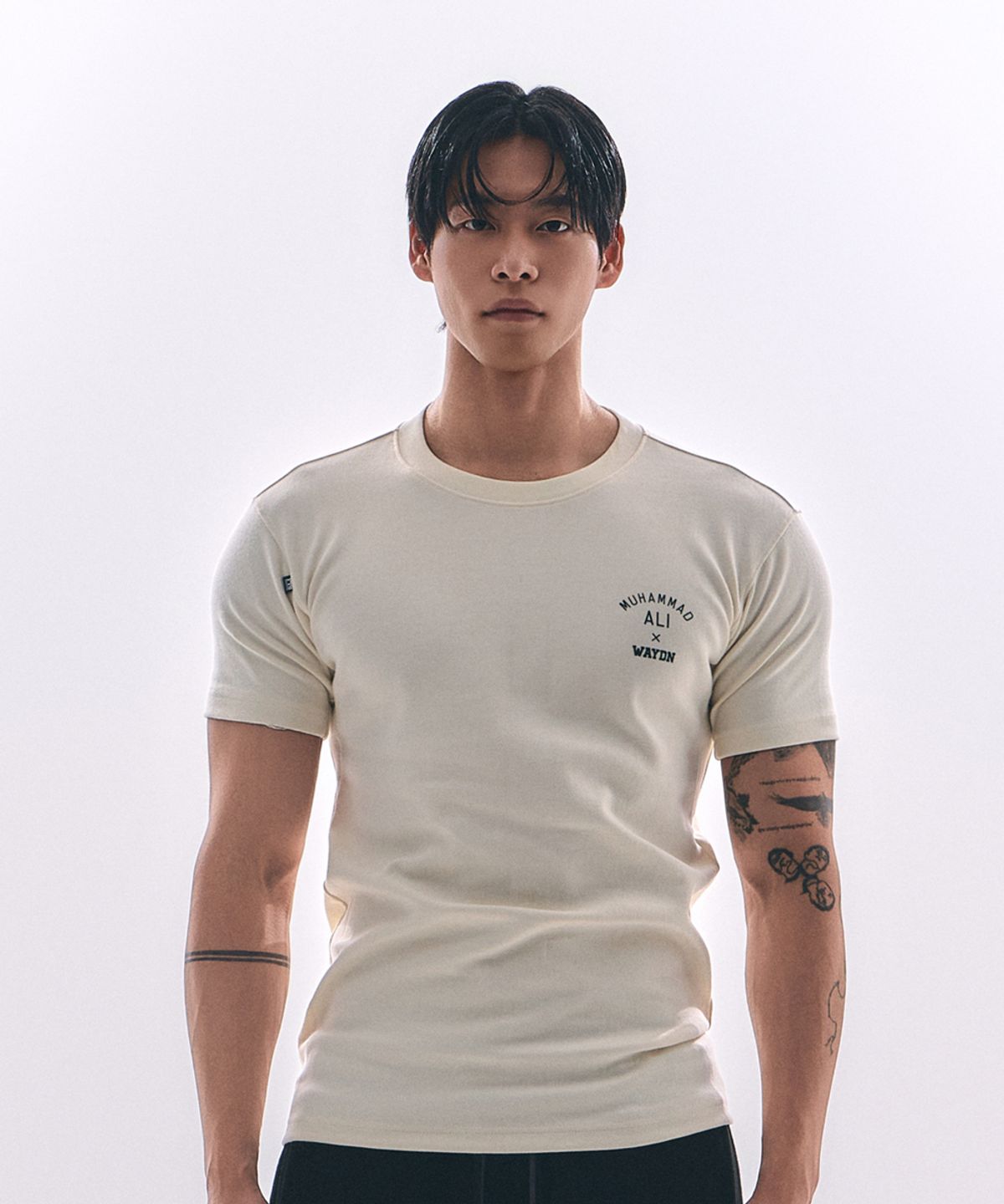 웨이든(WAYDN) [ALI] THE GREATEST 머슬핏 숏 슬리브 베이지
