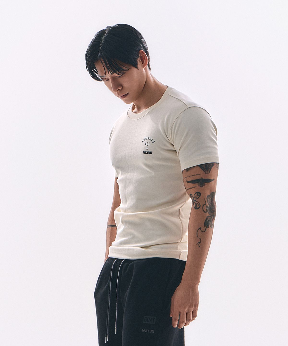웨이든(WAYDN) [ALI] THE GREATEST 머슬핏 숏 슬리브 베이지