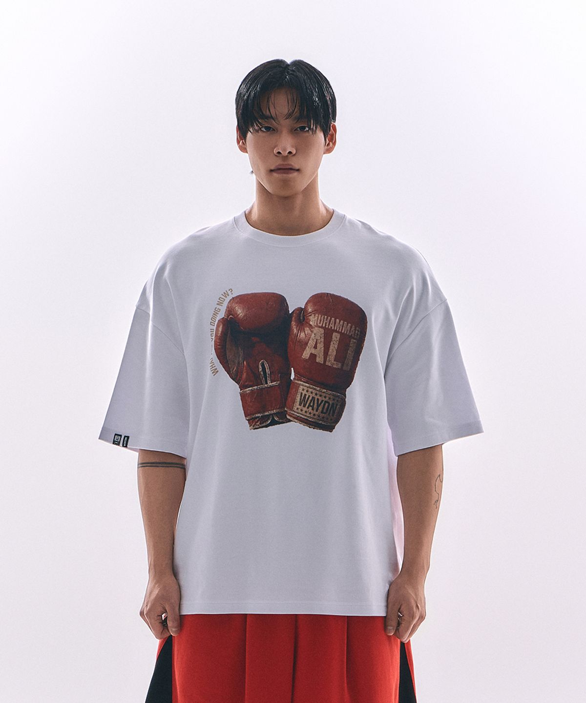 웨이든(WAYDN) [ALI] TKO 글로브 오버핏 그래픽 반소매  화이트
