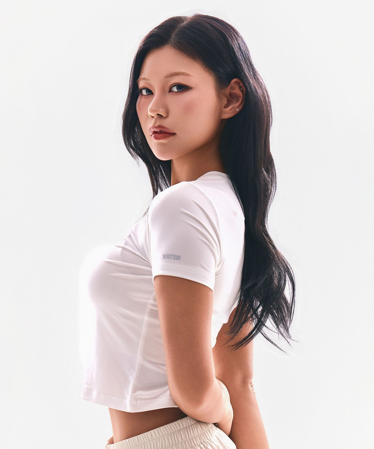 웨이든(WAYDN) [ALI] THE GREATEST 크롭 우먼 숏 슬리브 화이트