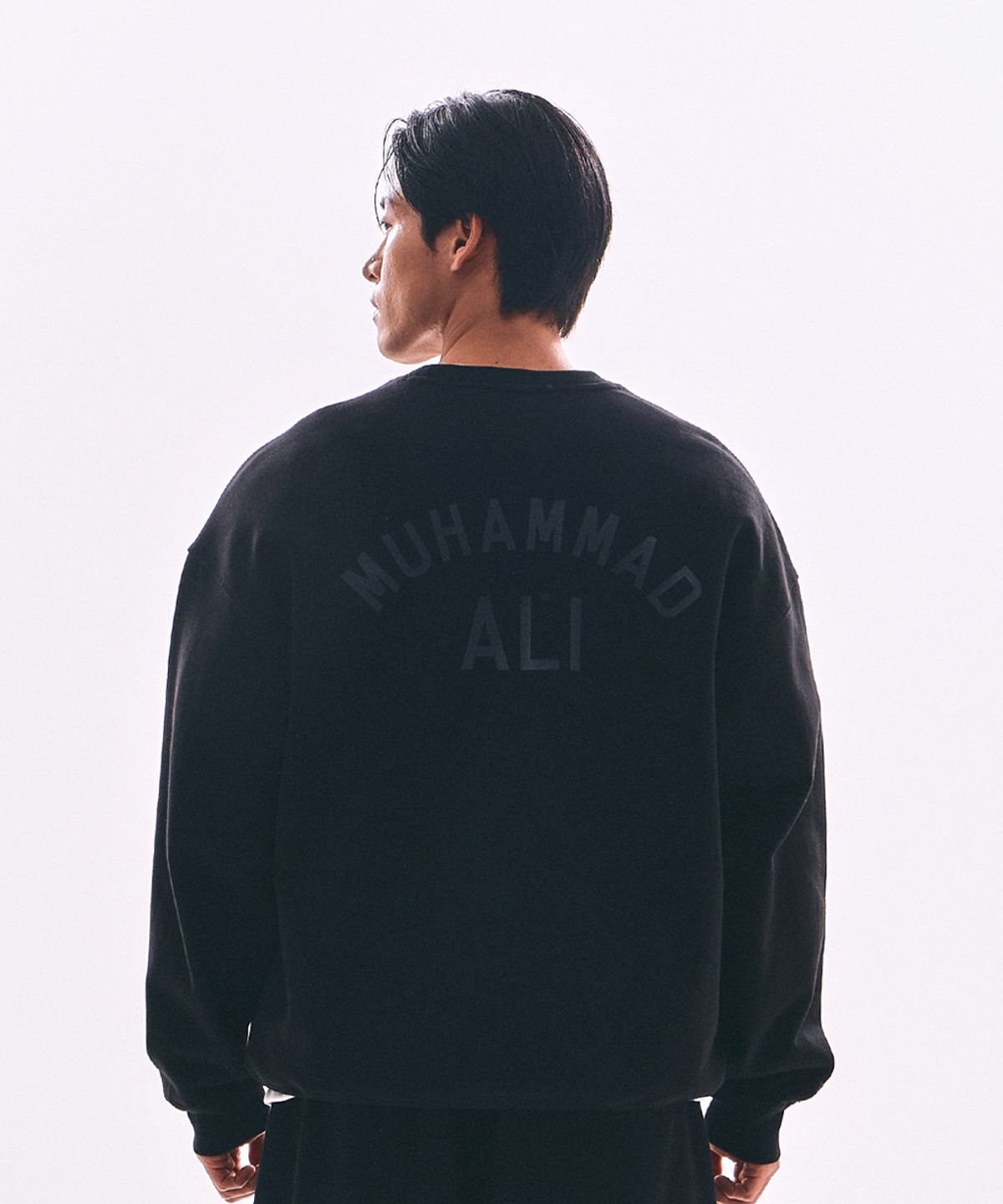 웨이든(WAYDN) [ALI] THE GREATEST 오버핏 맨투맨 블랙