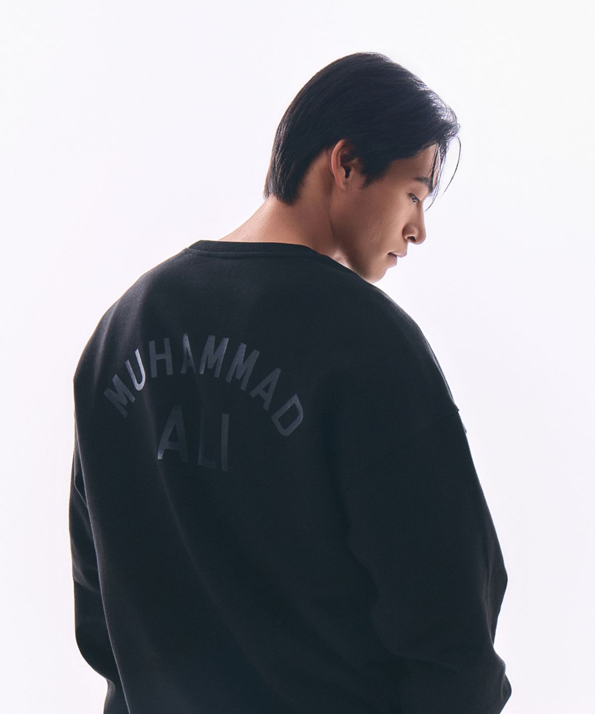 웨이든(WAYDN) [ALI] THE GREATEST 오버핏 맨투맨 블랙