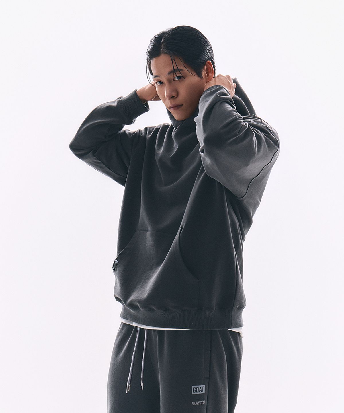 웨이든(WAYDN) [ALI] THE GREATEST 피그먼트 오버핏 후디 차콜