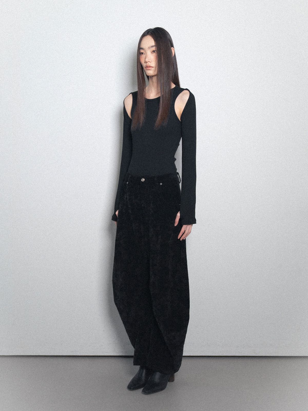 비수스(VISUS) Curved Courduroy Pants_Black