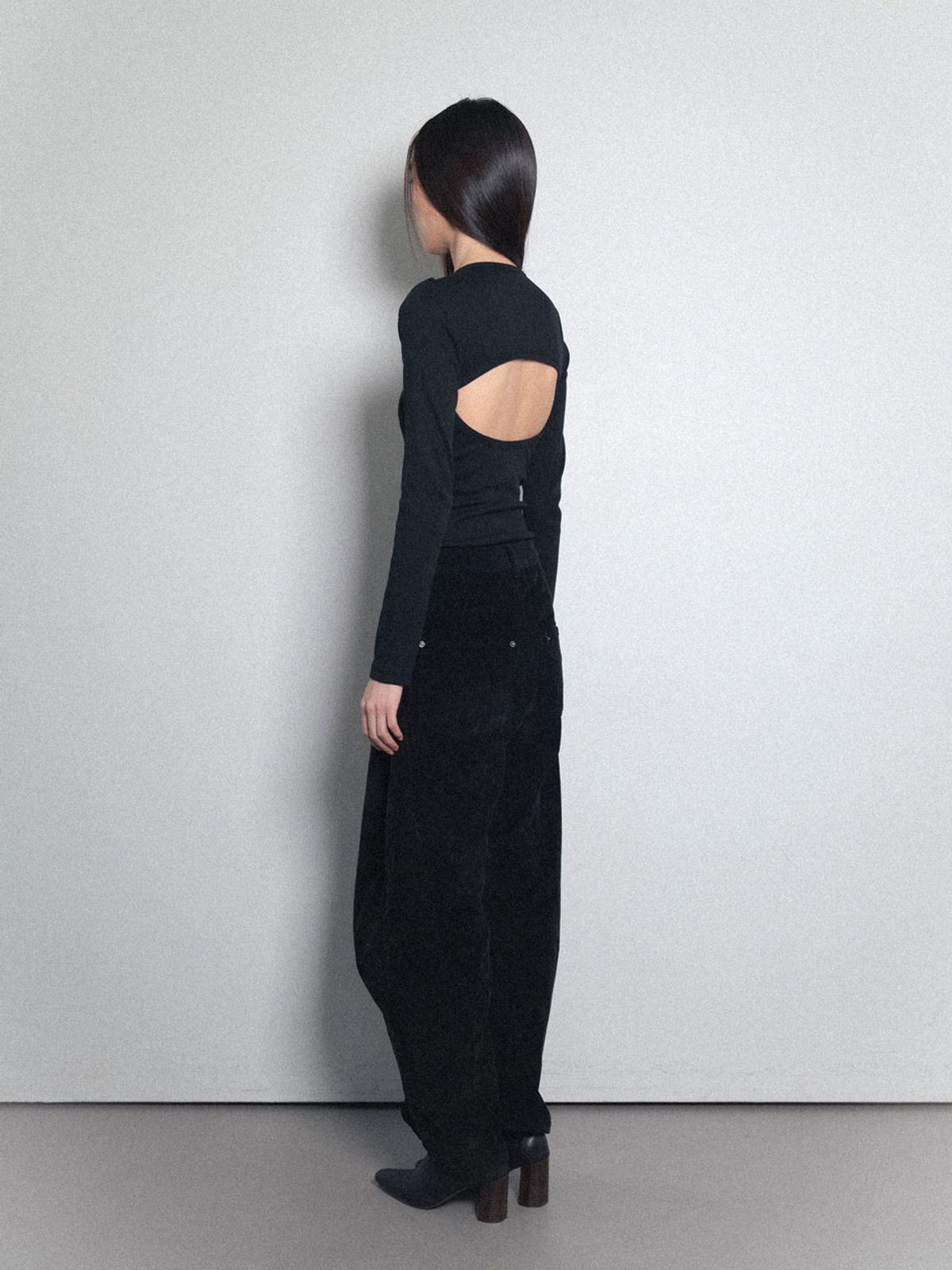 비수스(VISUS) Curved Courduroy Pants_Black