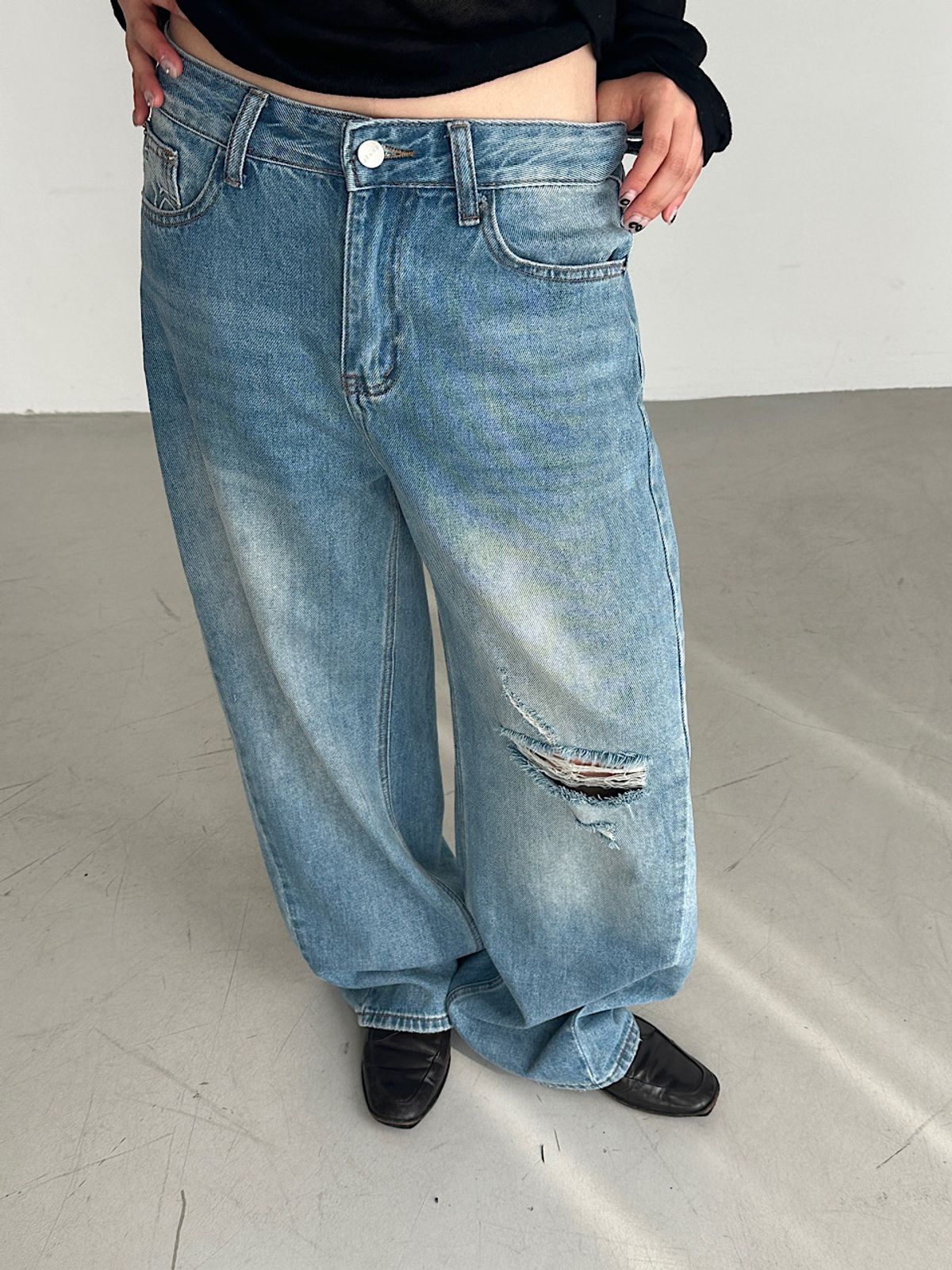 아포엠(APOEM) Fade Damage Wide Denim