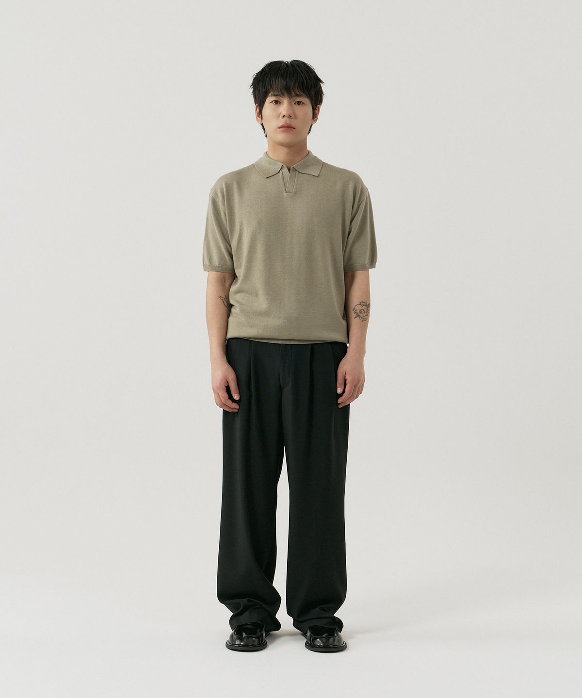 그노크(GNOK) 실크 카라 반팔 니트[카키]
