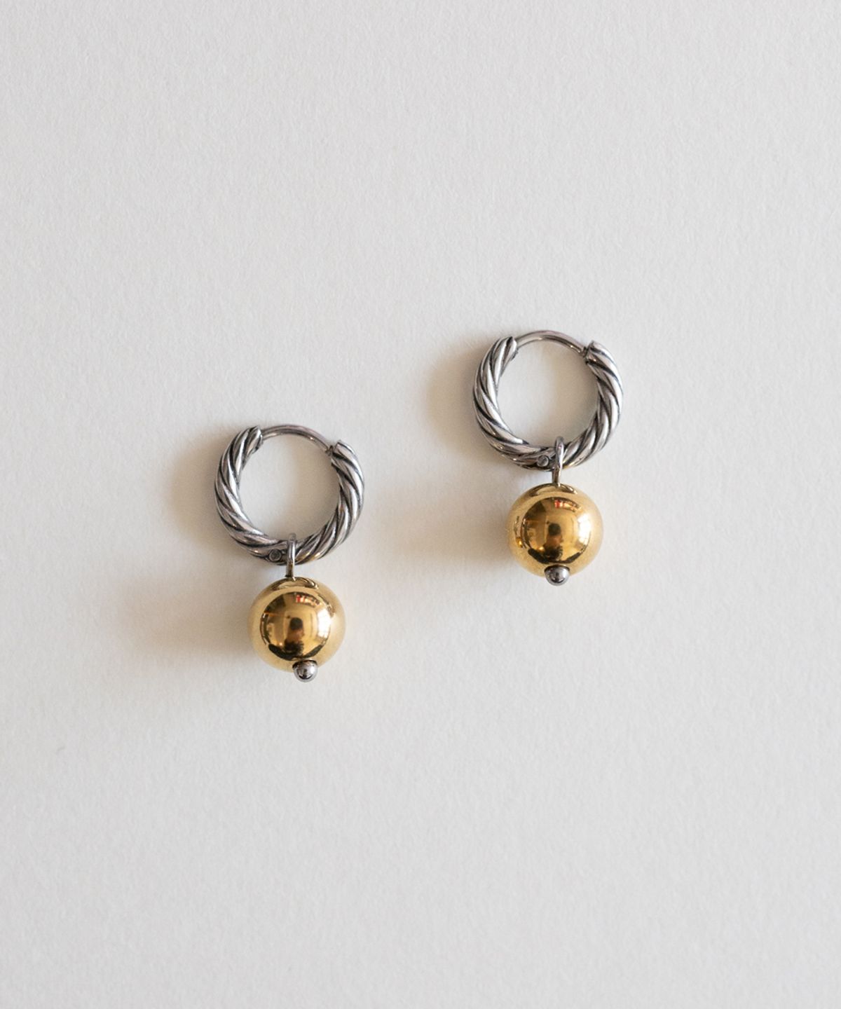 메리모티브(MERRYMOTIVE) Twist drop earring