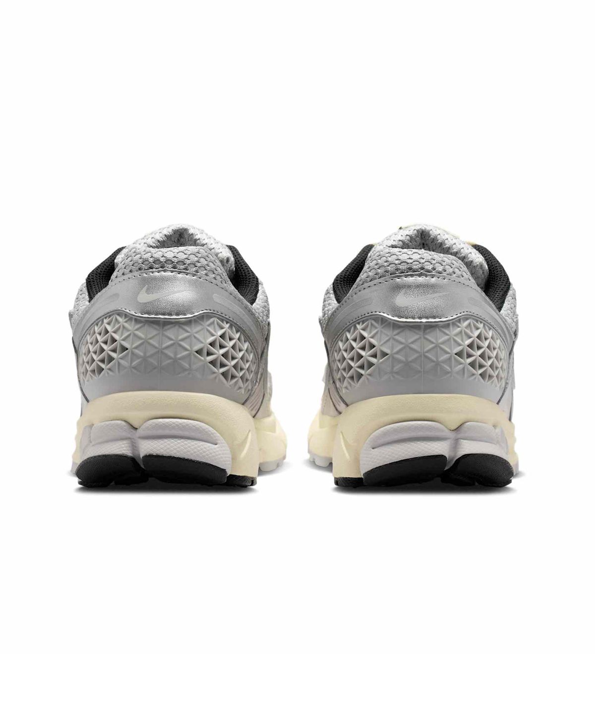 나이키(NIKE) 줌 보메로 5 M - 그레이 포그:메탈릭 실버:코코넛 밀크:크롬 / IM3486-002