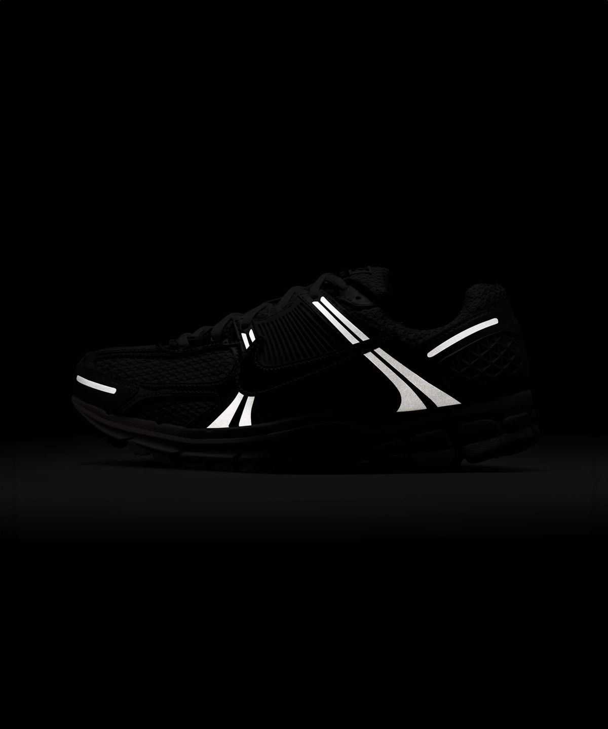 나이키(NIKE) 줌 보메로 5 M - 그레이 포그:메탈릭 실버:코코넛 밀크:크롬 / IM3486-002
