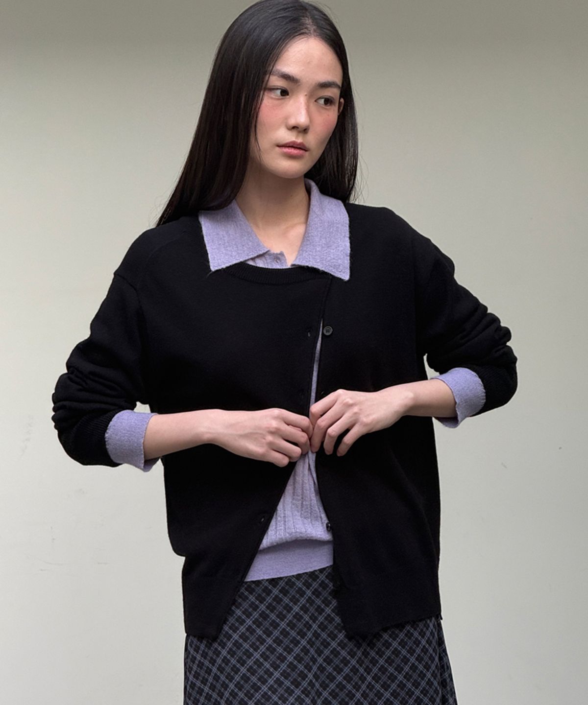 아위(AHWE) 언발란스 사선 가디건_블랙