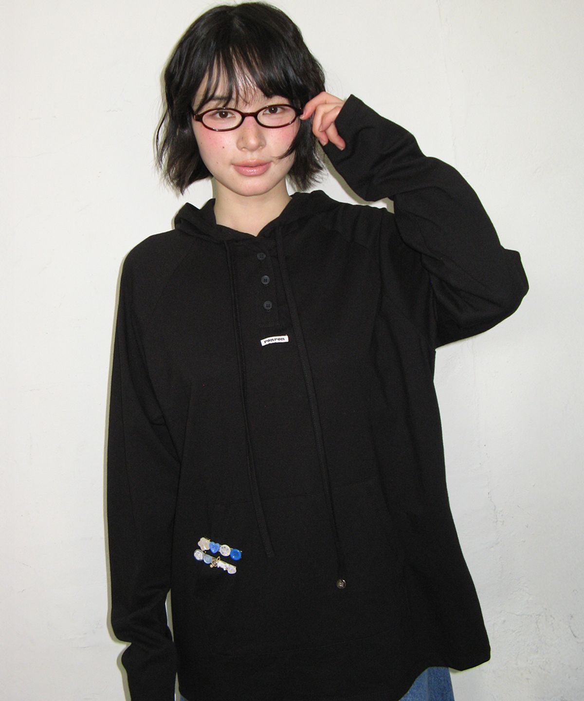 론론(RONRON) HOODED RAGLAN OVER FIT LONG SLEEVE BLACK