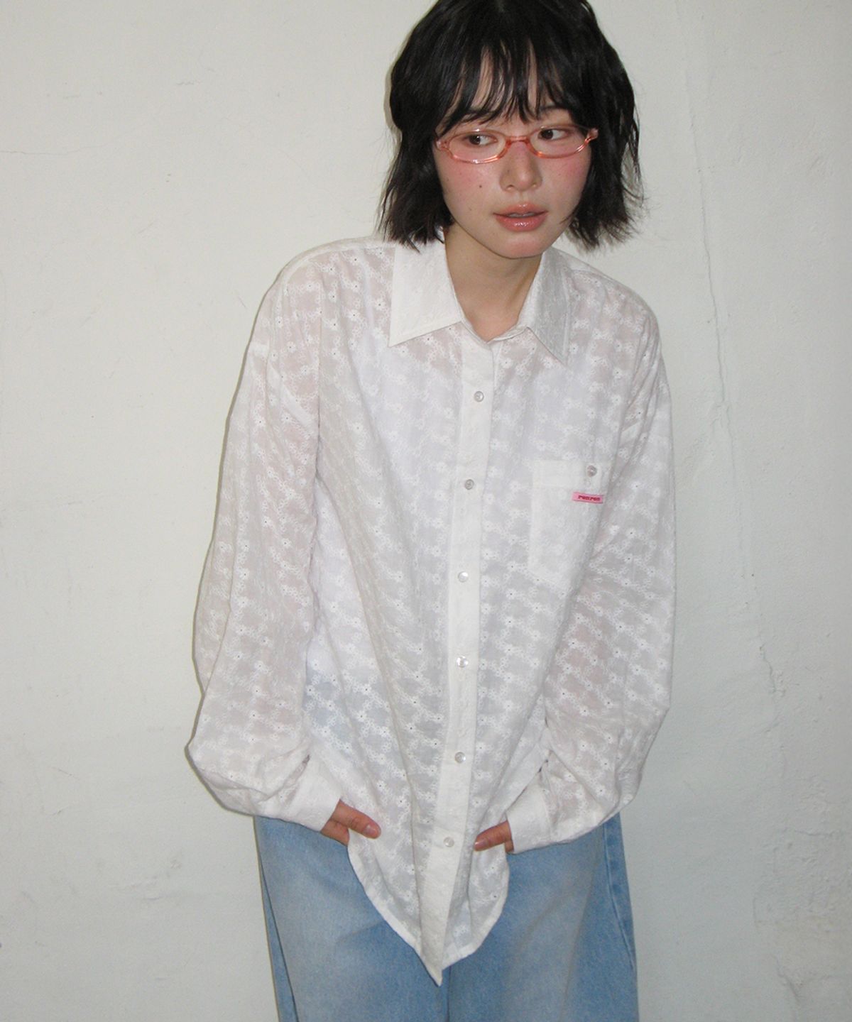 론론(RONRON) BUTTON POCKET OVERSIZED SHIRT EYELET WHITE