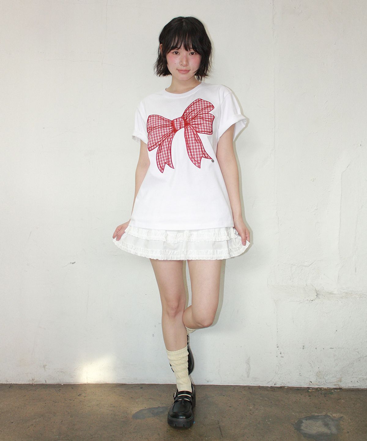 론론(RONRON) BIG RIBBON APPLIQUE BASIC FIT T SHIRT WHITE