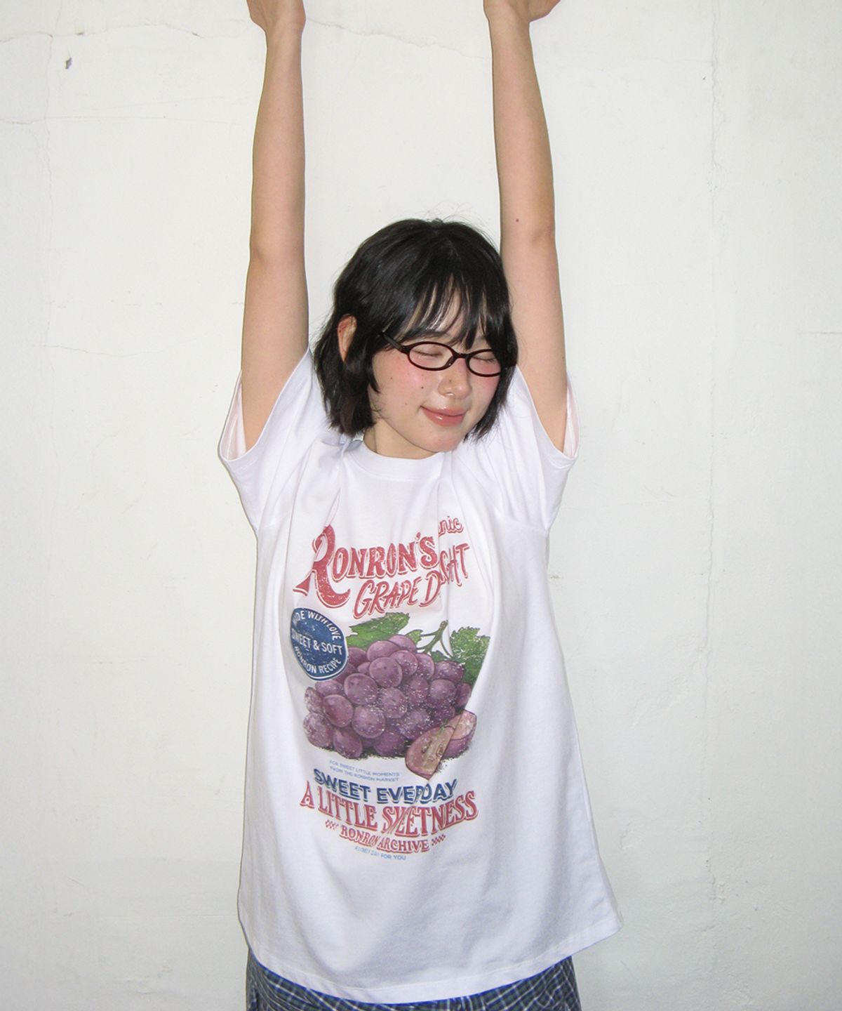 론론(RONRON) VINTAGE GRAPE OVER FIT T SHIRT WHITE