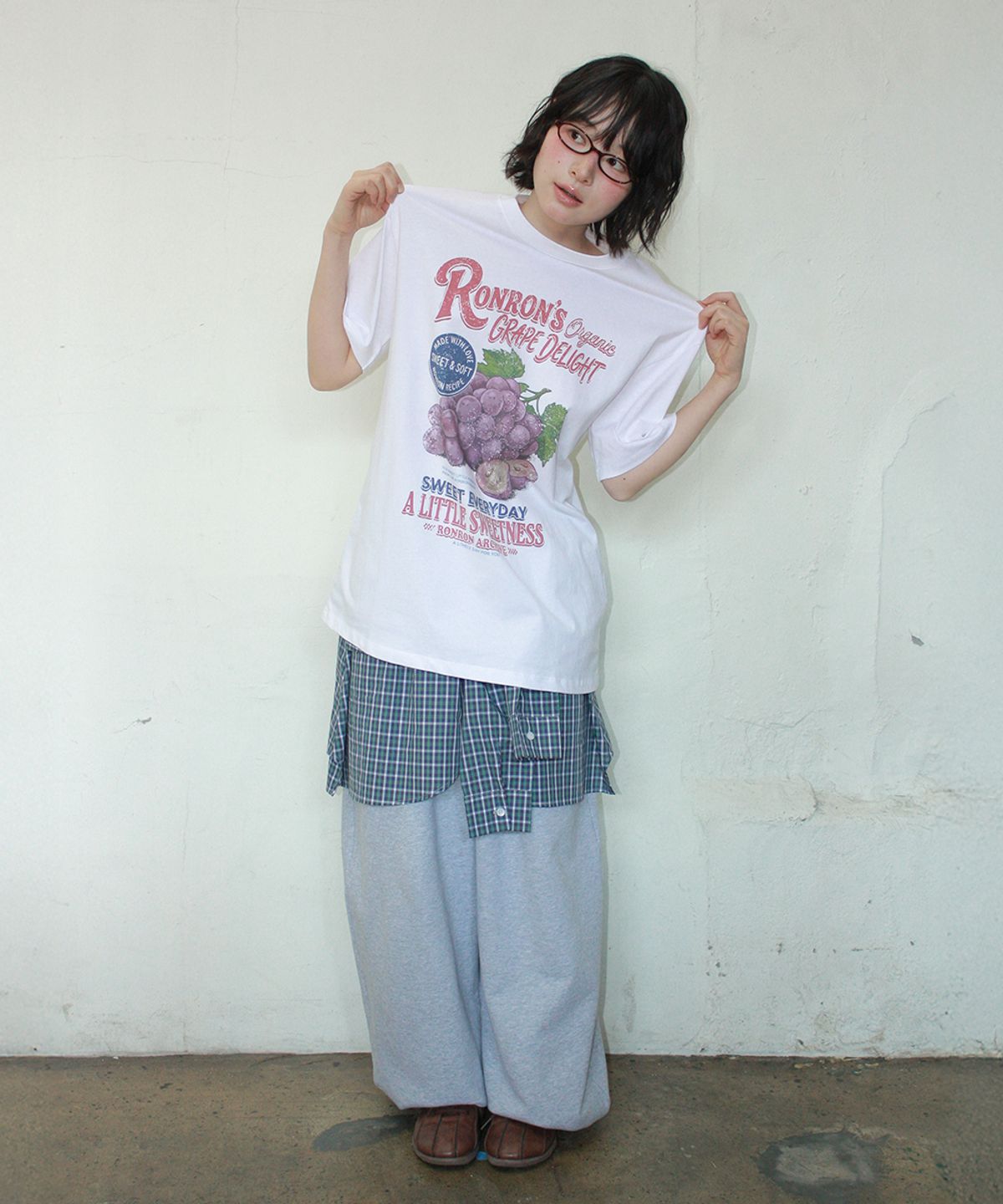 론론(RONRON) VINTAGE GRAPE OVER FIT T SHIRT WHITE