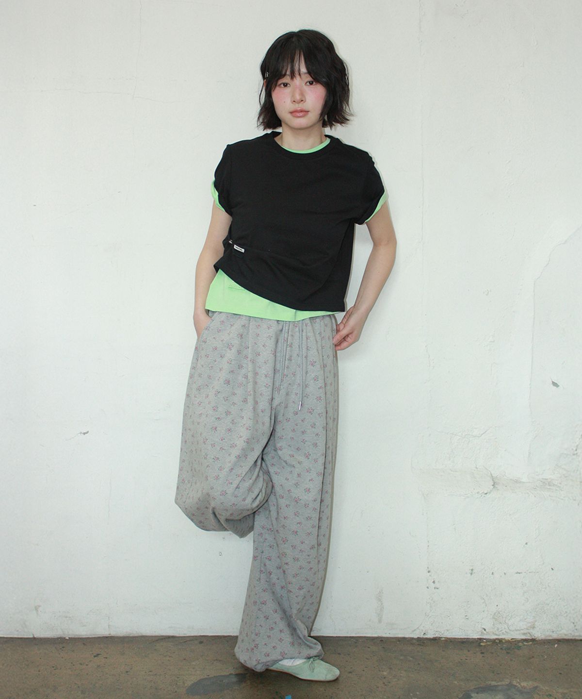 론론(RONRON) MINI LABEL CROP SHORT SLEEVE BLACK
