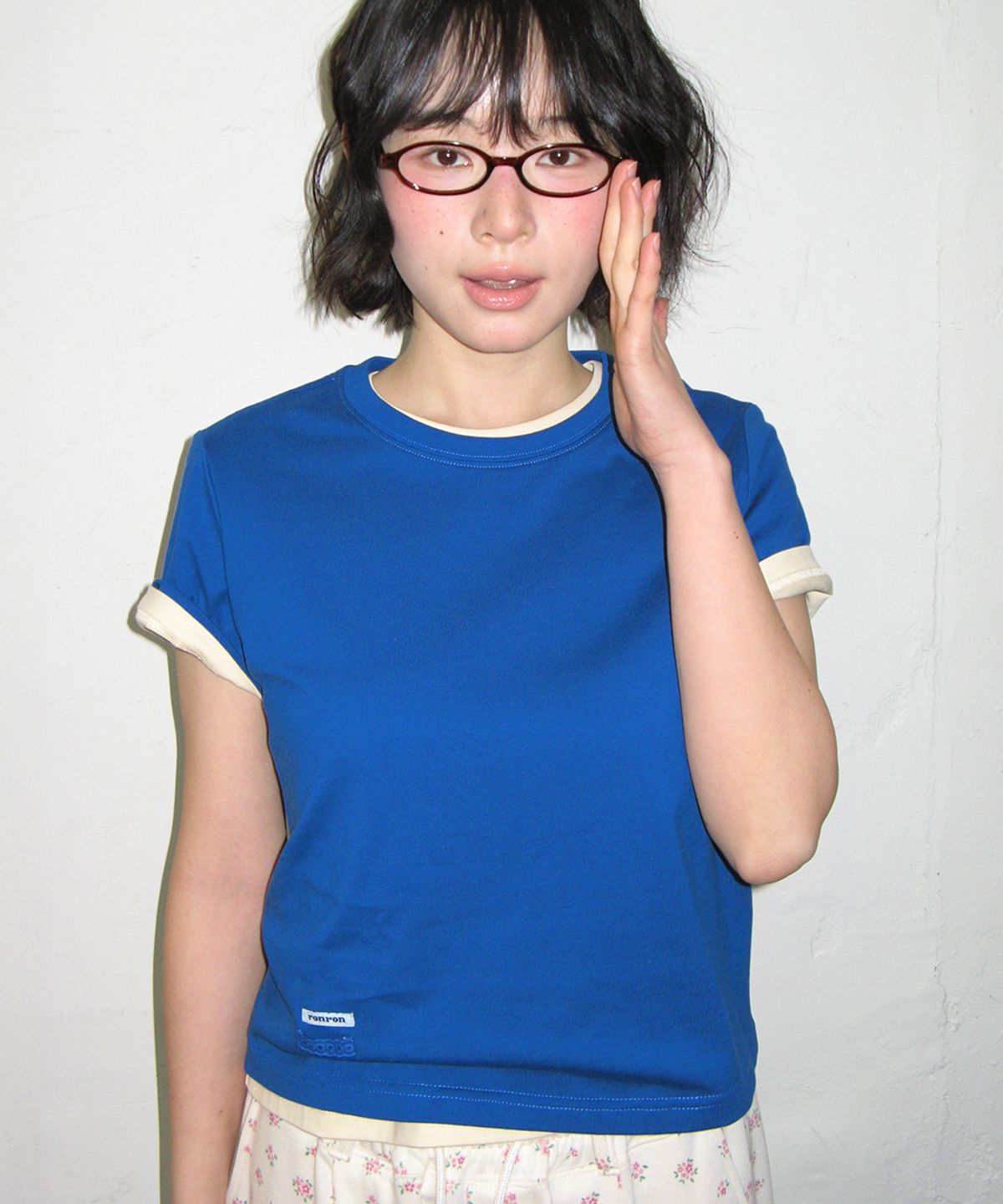 론론(RONRON) MINI LABEL CROP SHORT SLEEVE DEEP BLUE