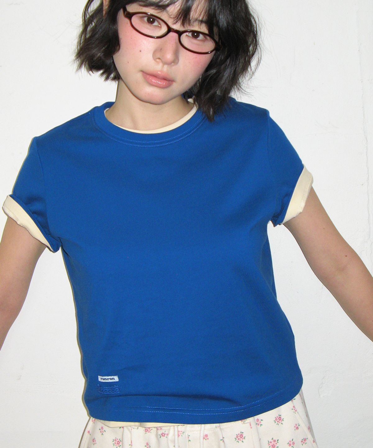 론론(RONRON) MINI LABEL CROP SHORT SLEEVE DEEP BLUE