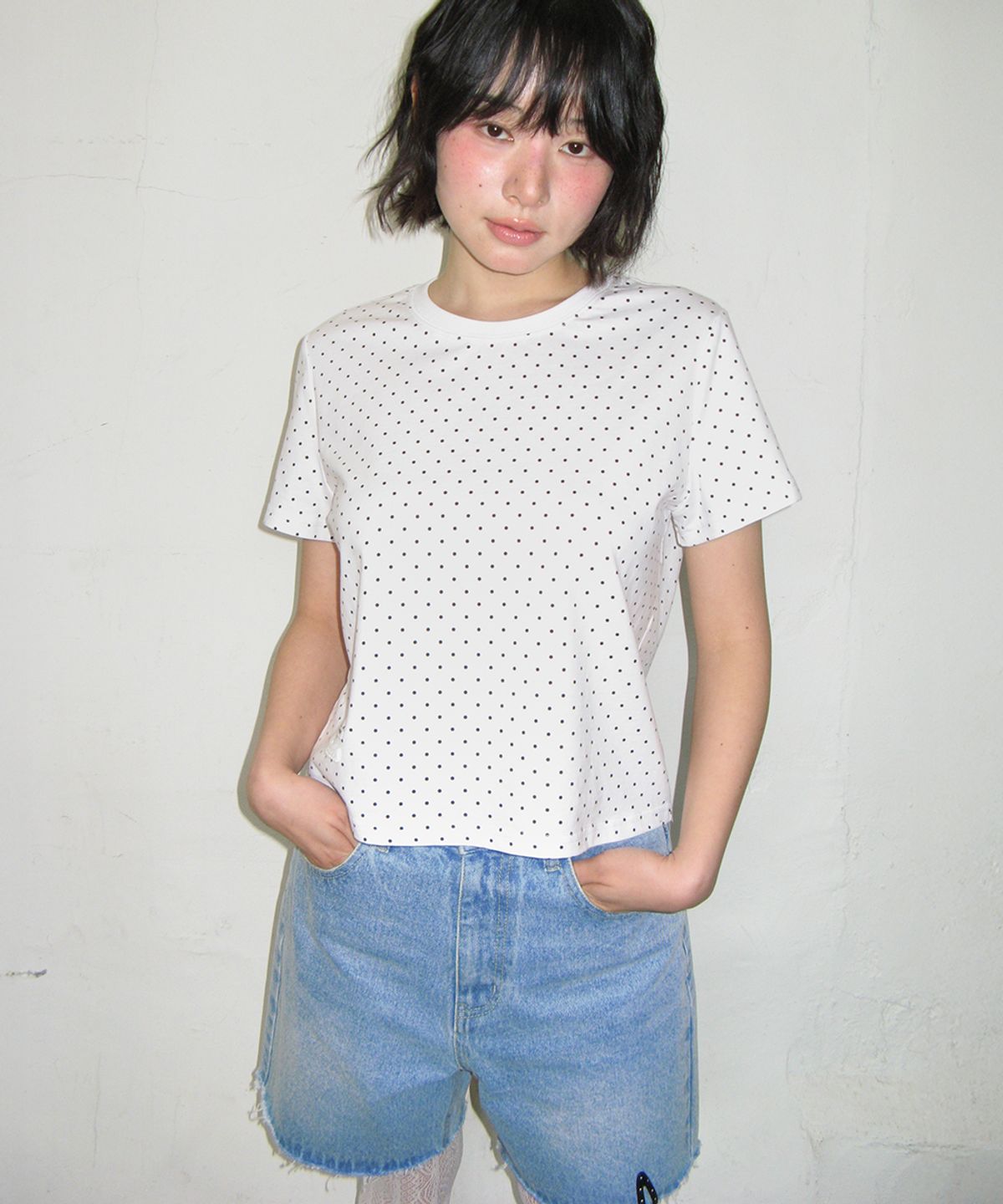 론론(RONRON) MINI LABEL CROP SHORT SLEEVE WHITE DOT