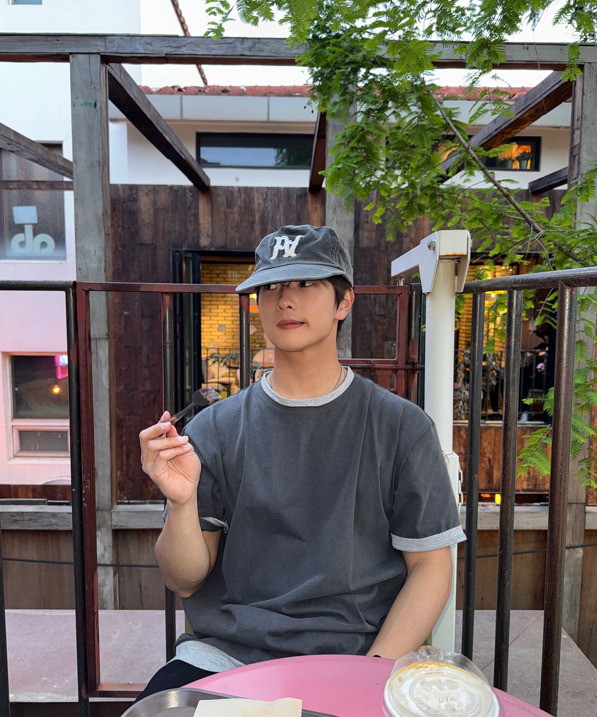 지플리시(ZPLISH) 피그먼트 레이어드 하프 티 차콜