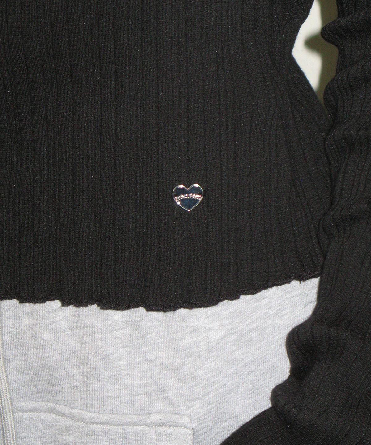 론론(RONRON) PLEATS SLIM FIT LONG SLEEVE BLACK