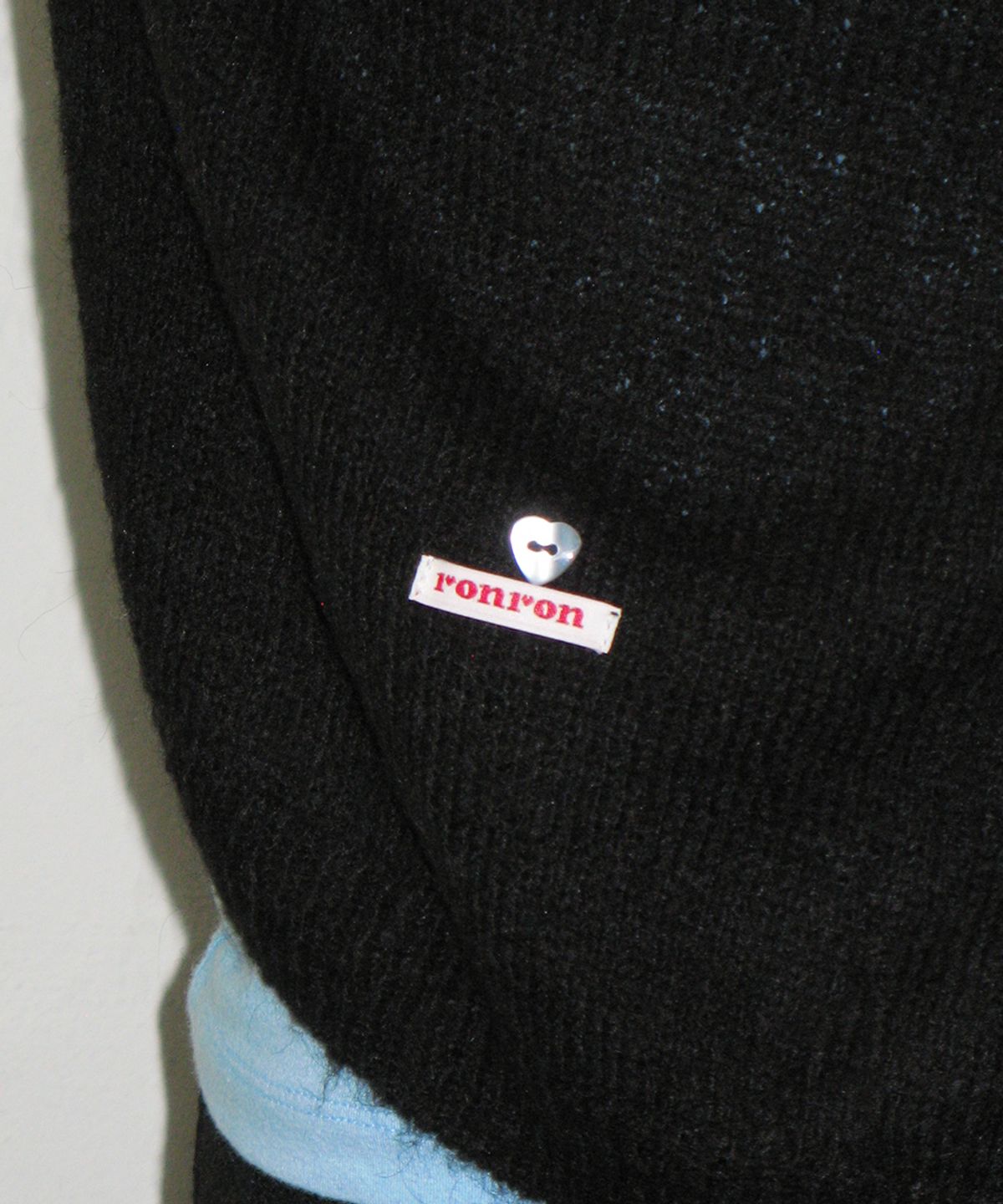 론론(RONRON) MINI LABEL DIAGONAL KNIT CARDIGAN BLACK