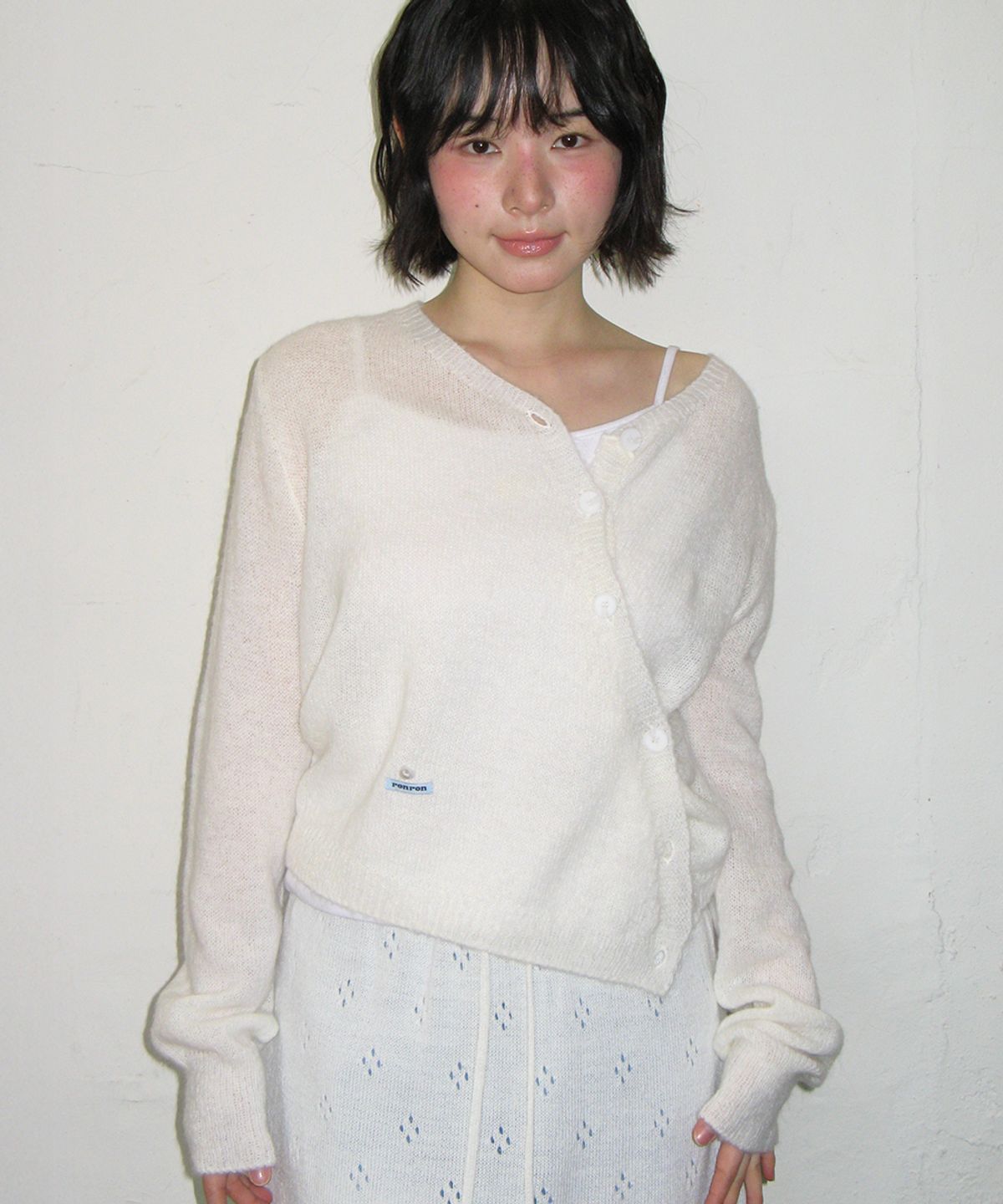 론론(RONRON) MINI LABEL DIAGONAL KNIT CARDIGAN IVORY
