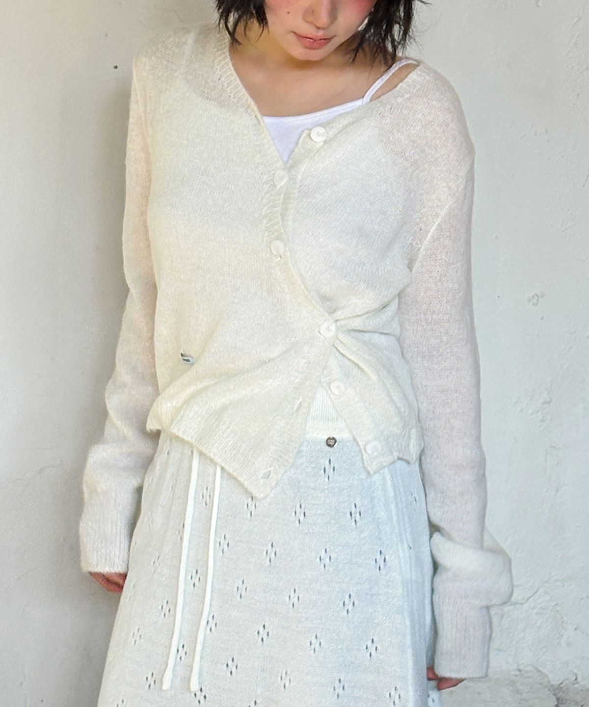 론론(RONRON) MINI LABEL DIAGONAL KNIT CARDIGAN IVORY