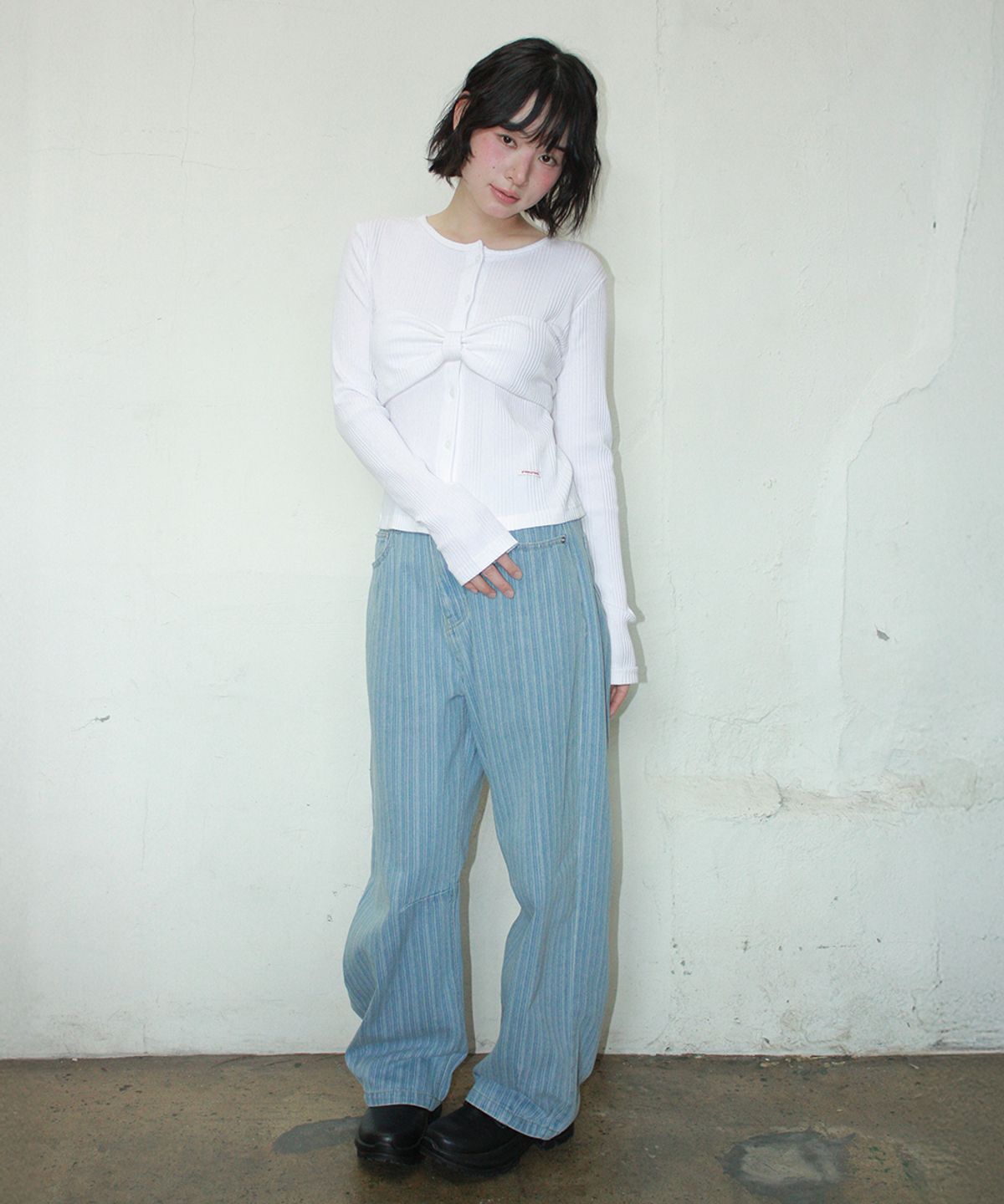 론론(RONRON) KNOT RIBBON SLIM FIT CARDIGAN WHITE
