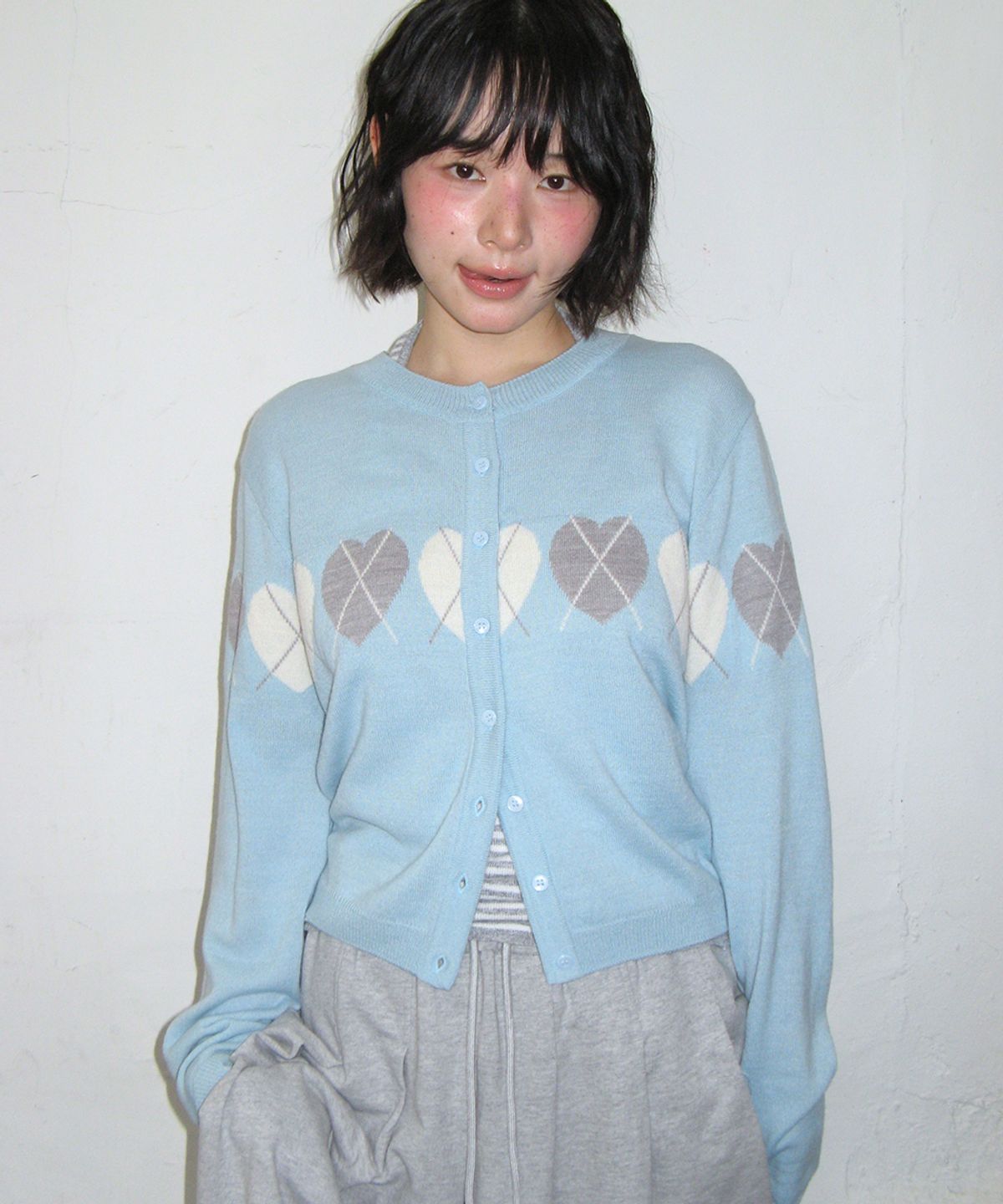 론론(RONRON) HEART ARGYLE LINE KNIT CARDIGAN SOFT BLUE