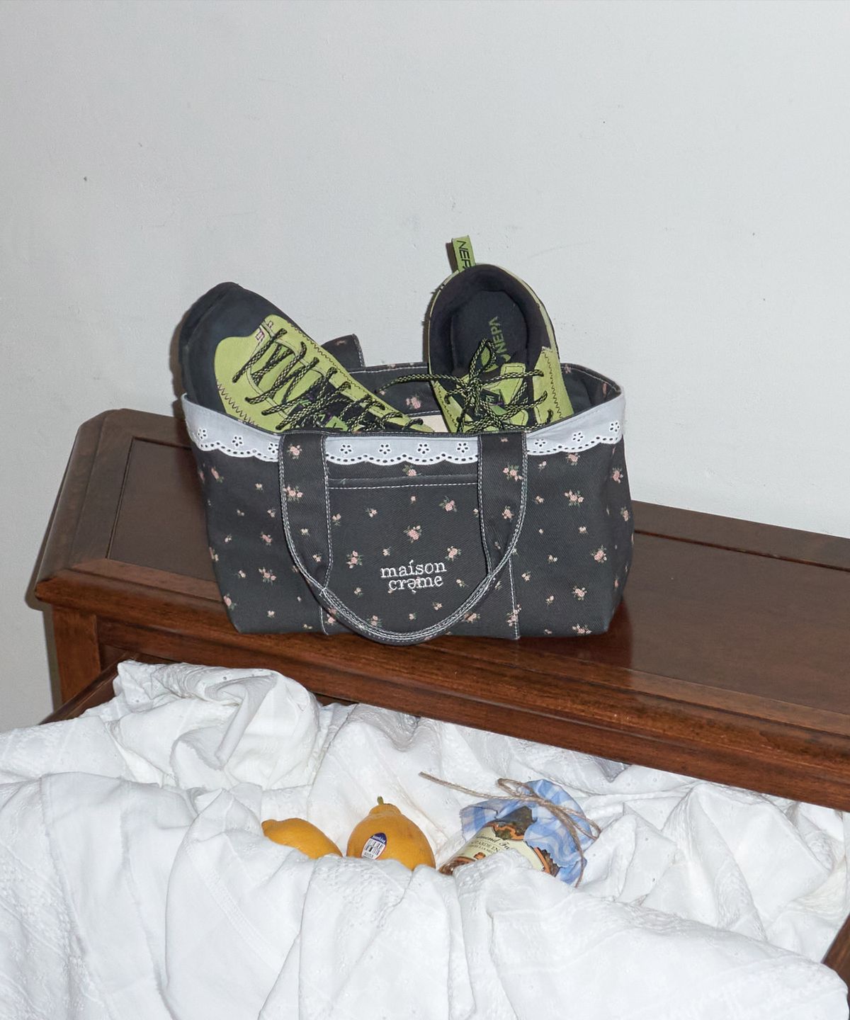 메종크렘(MAISON CREME) Floral lace Tote bag_Foggy Black