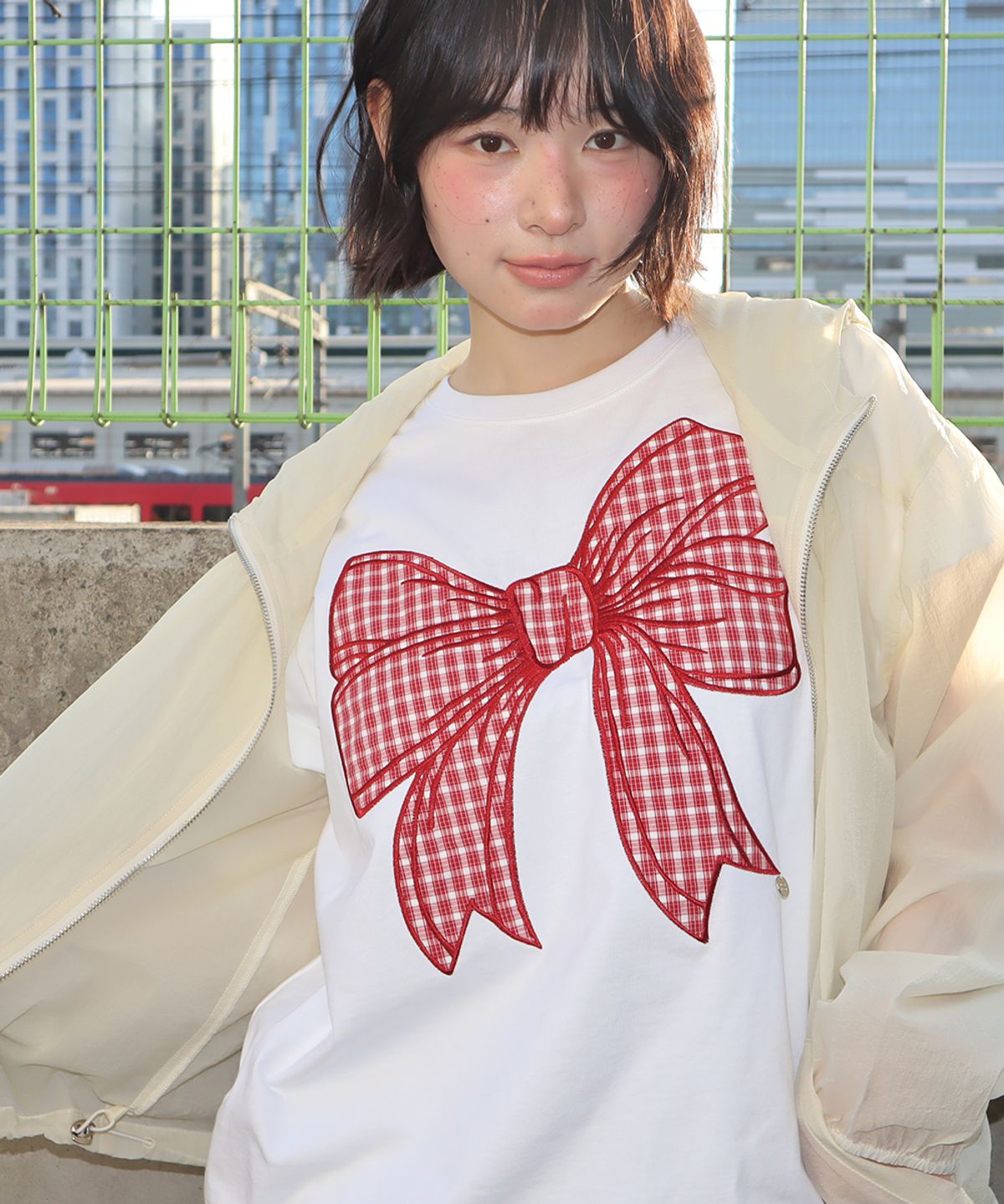 론론(RONRON) SHEER SHIRRING WINDBREAKER CREAM