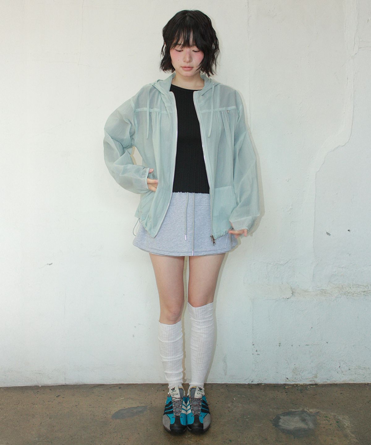 론론(RONRON) SHEER SHIRRING WINDBREAKER SKY